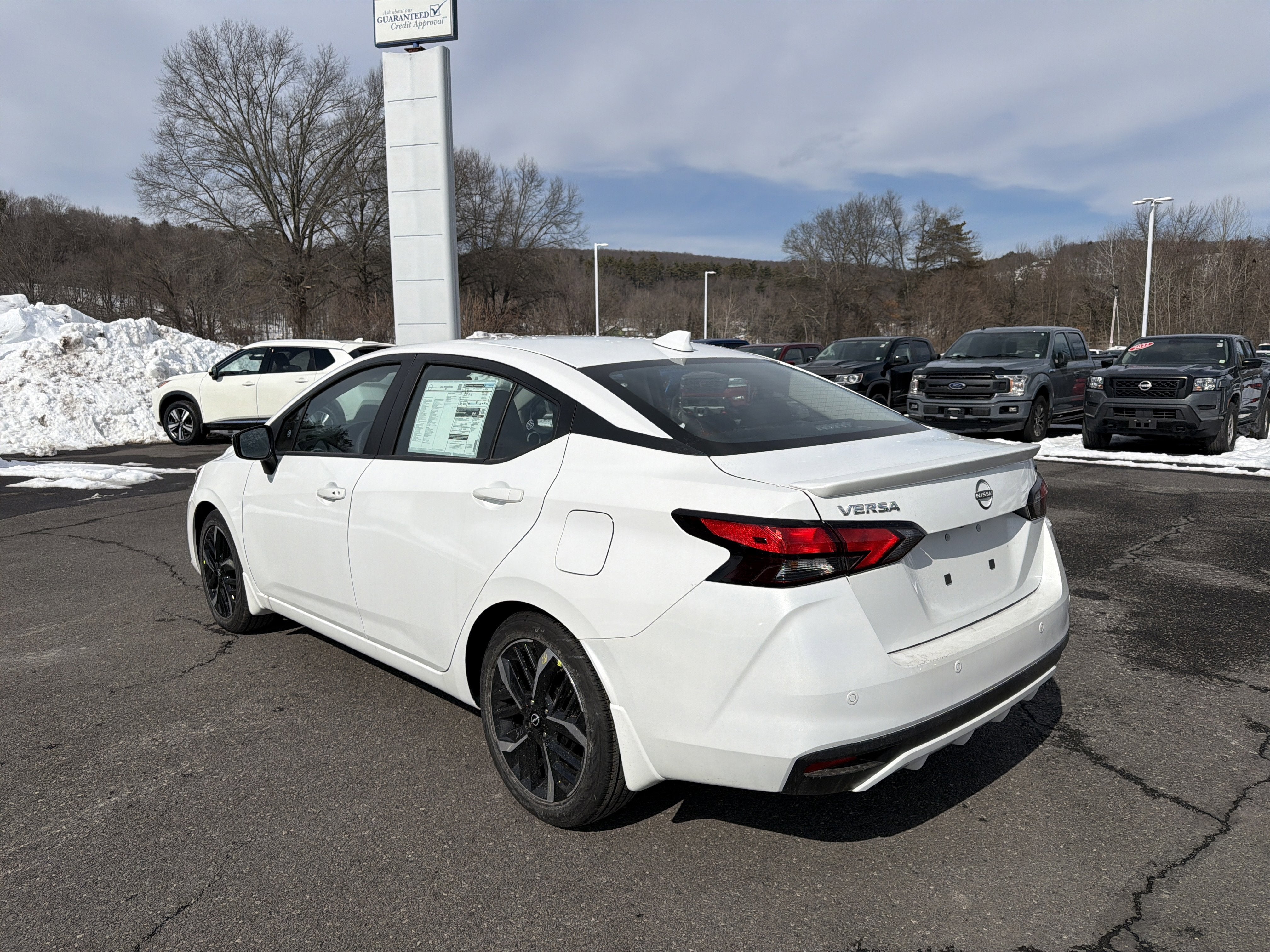 2025 Nissan Versa SR