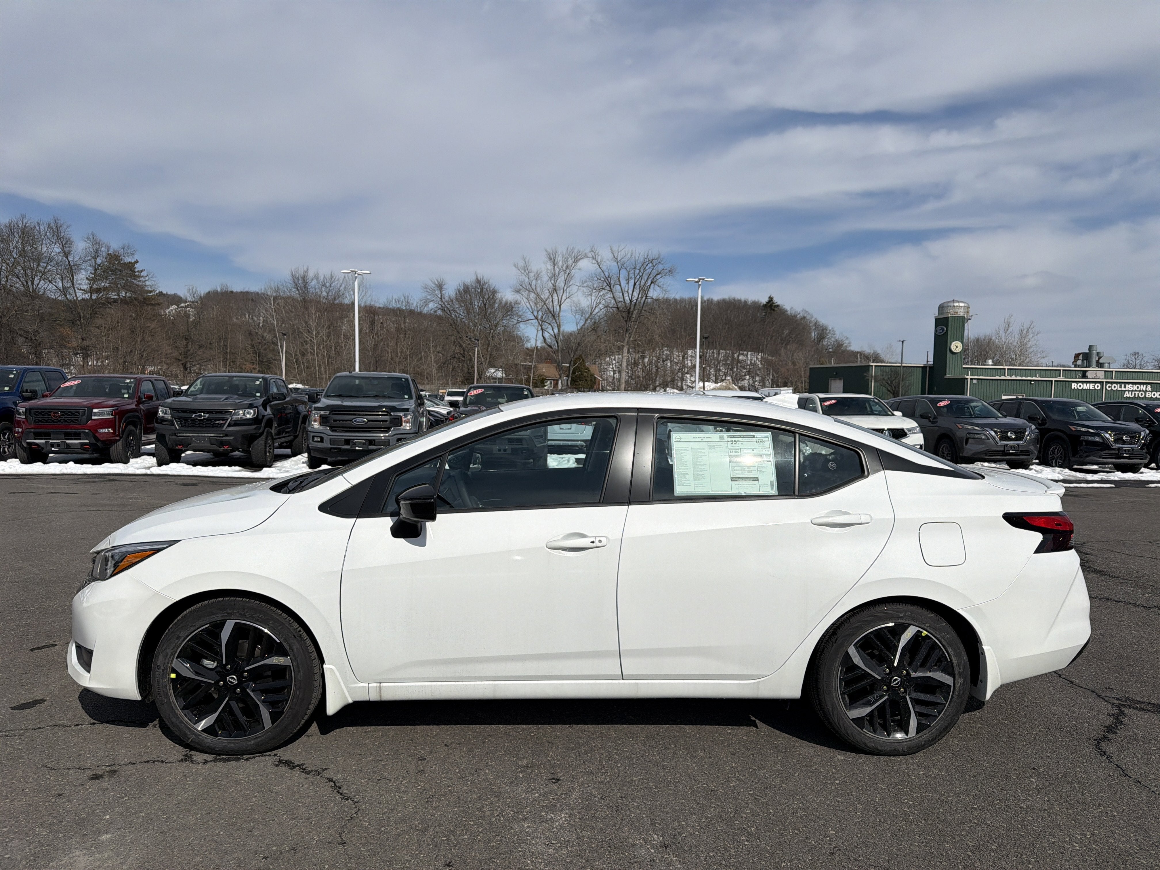 2025 Nissan Versa SR