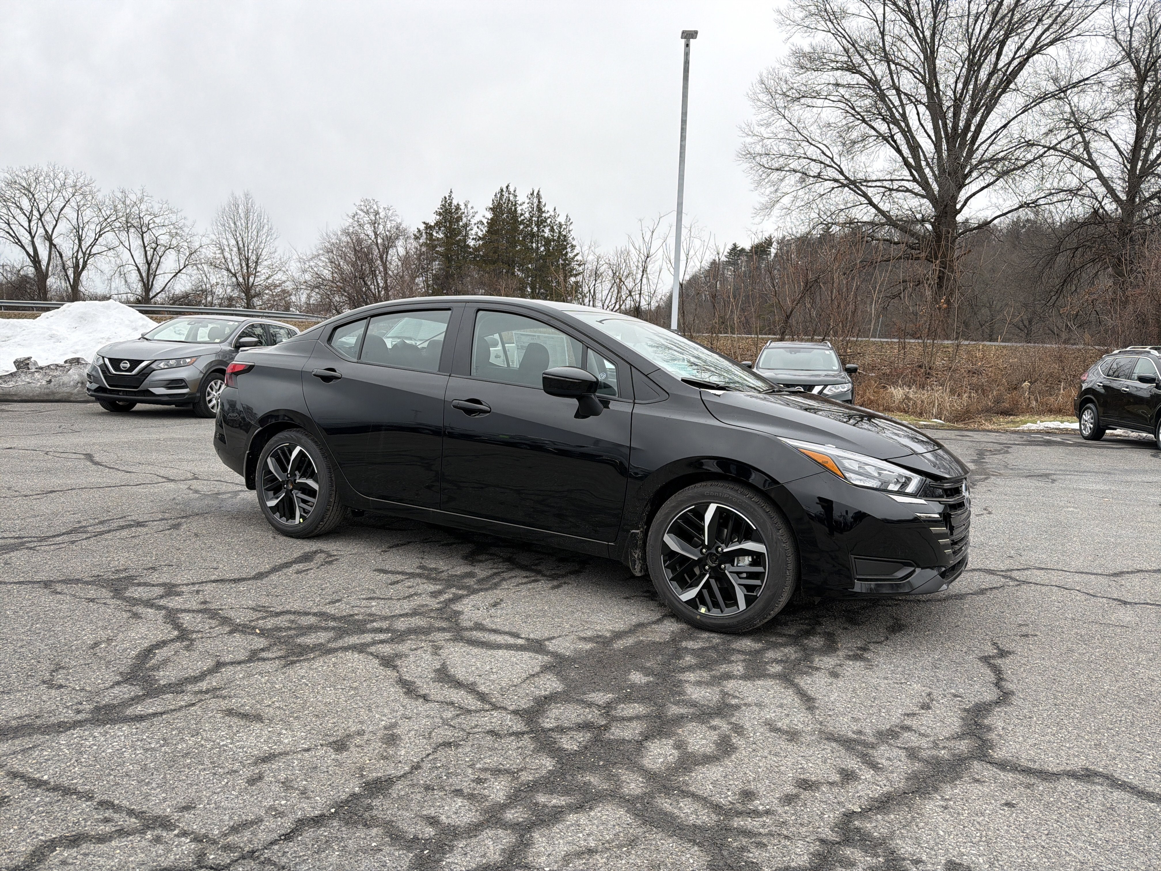 2025 Nissan Versa SR