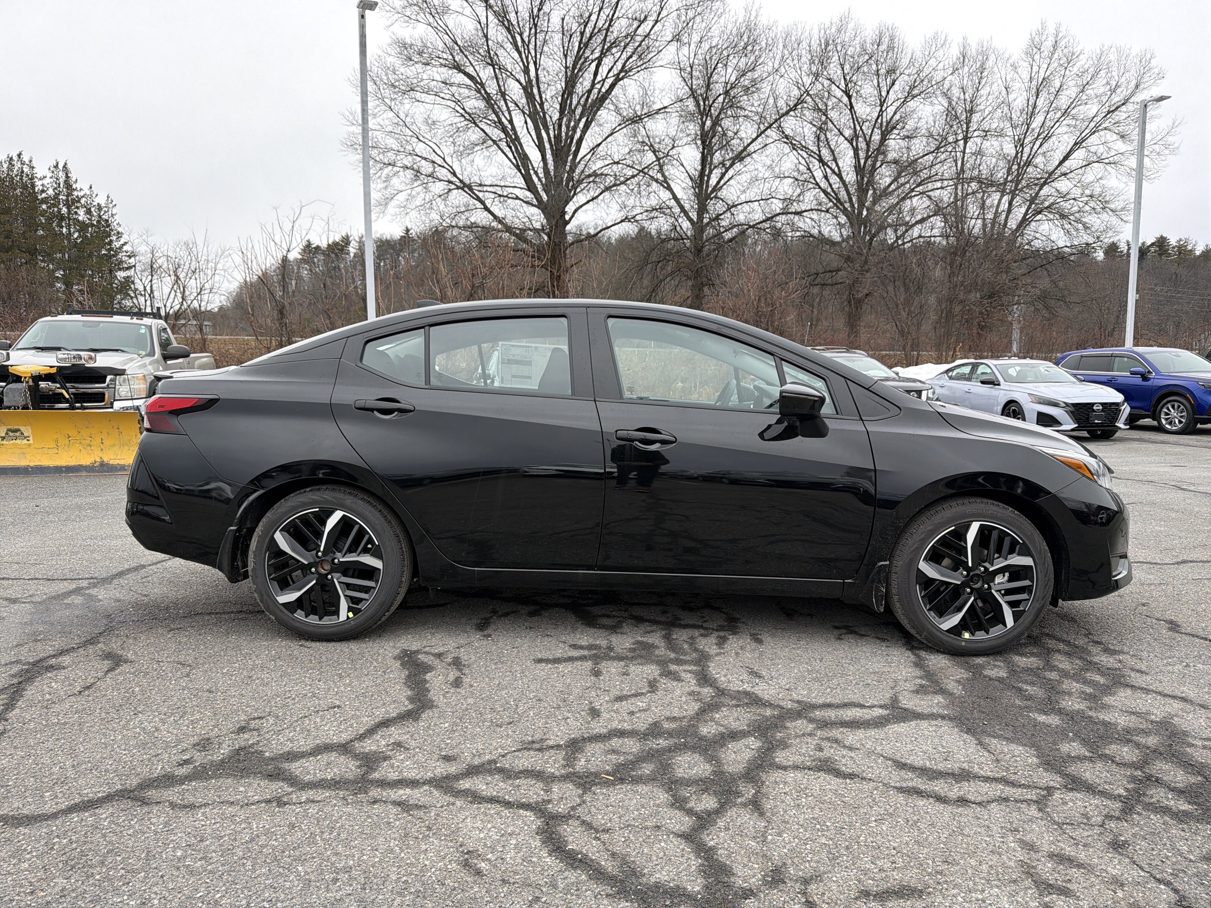 2025 Nissan Versa SR
