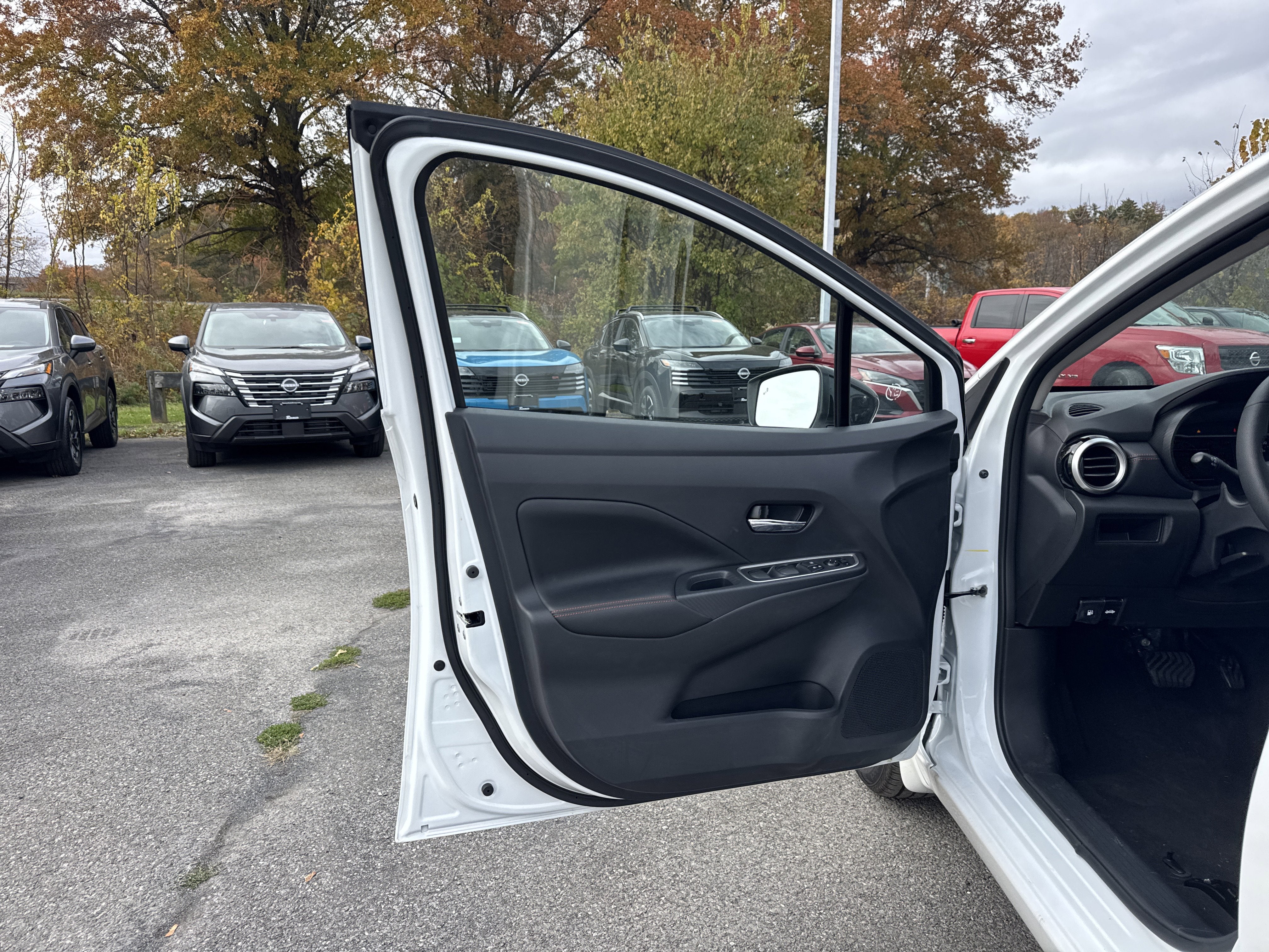 2025 Nissan Versa SR