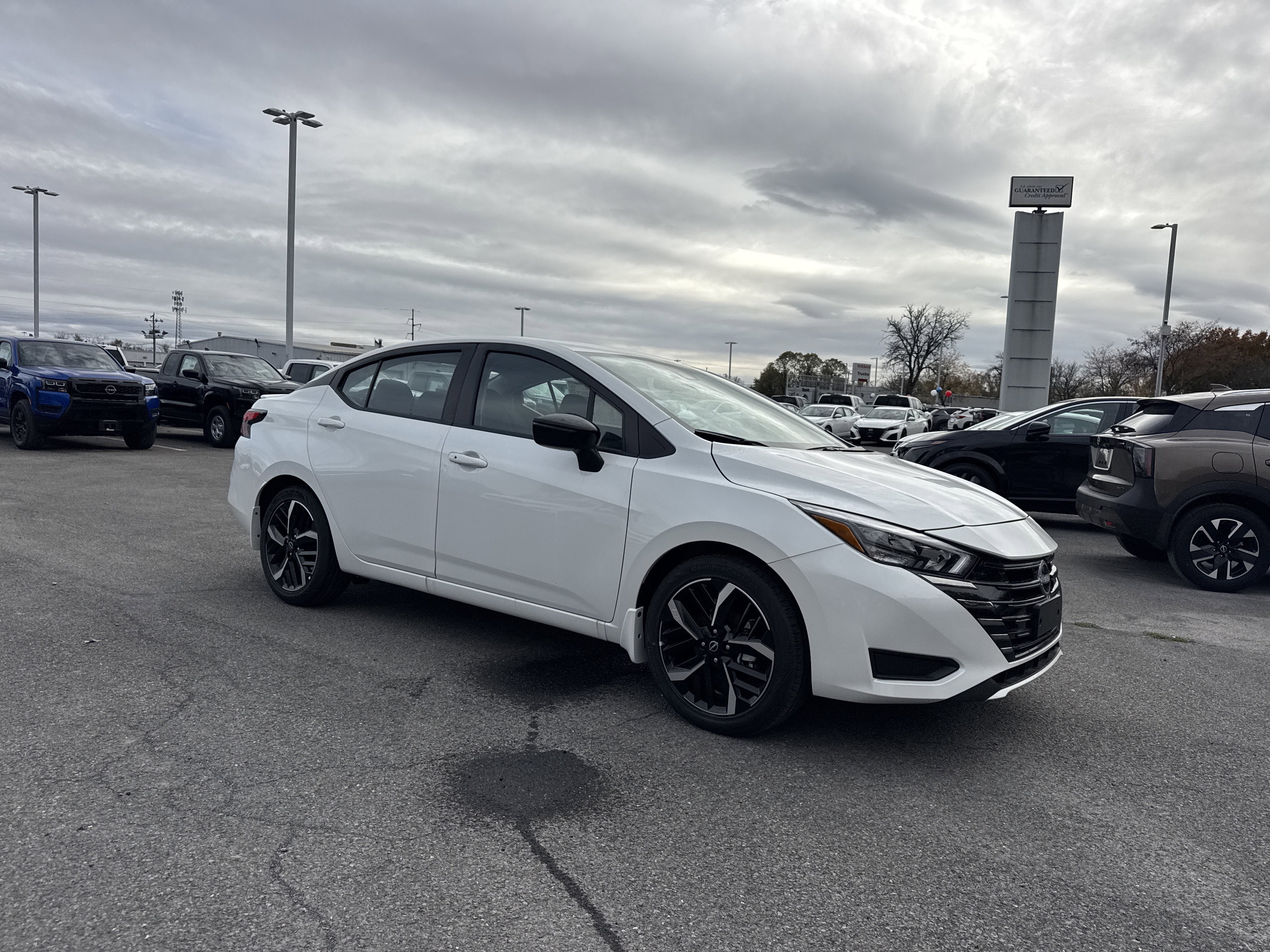 2025 Nissan Versa SR