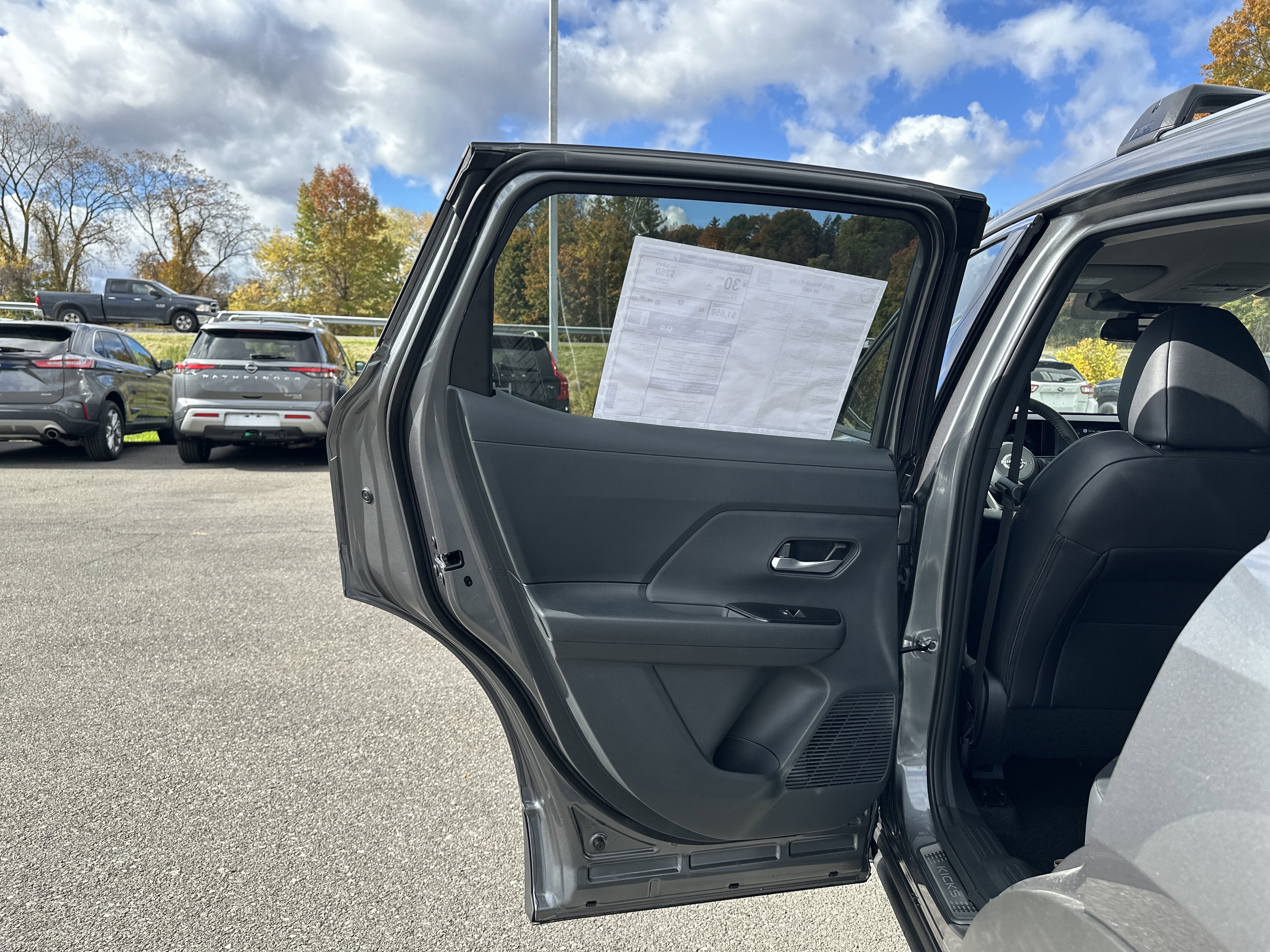 2026 Nissan Kicks SR