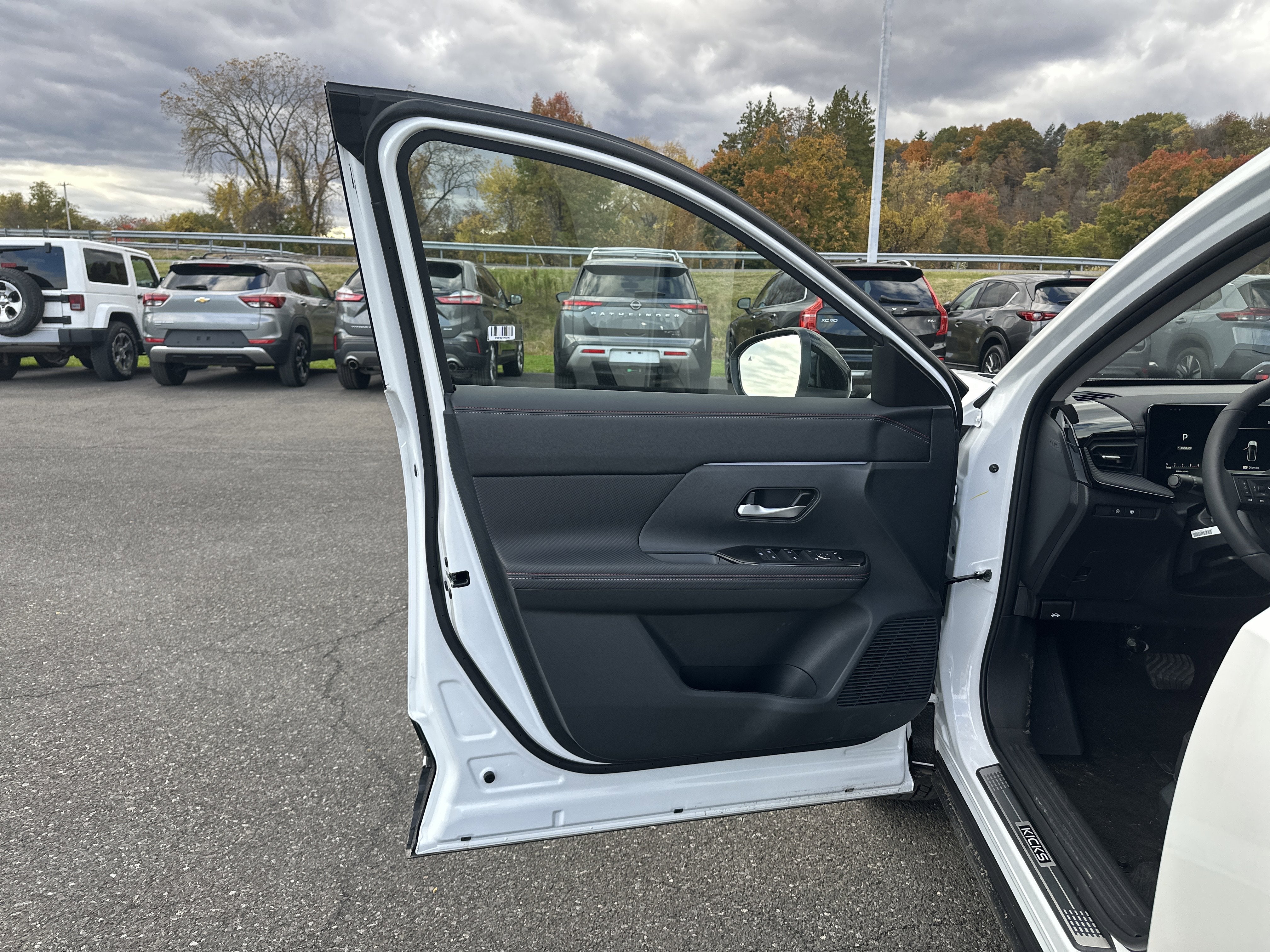 2026 Nissan Kicks SR