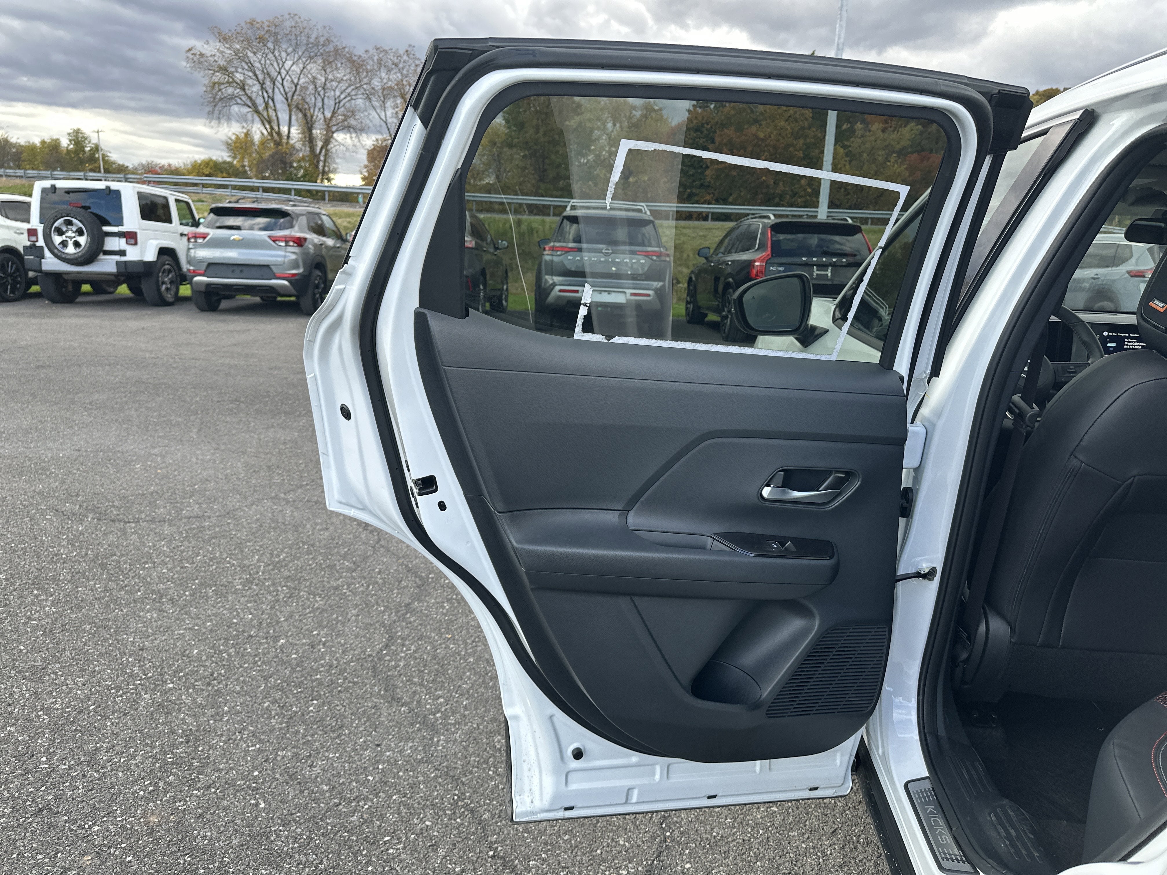 2026 Nissan Kicks SR