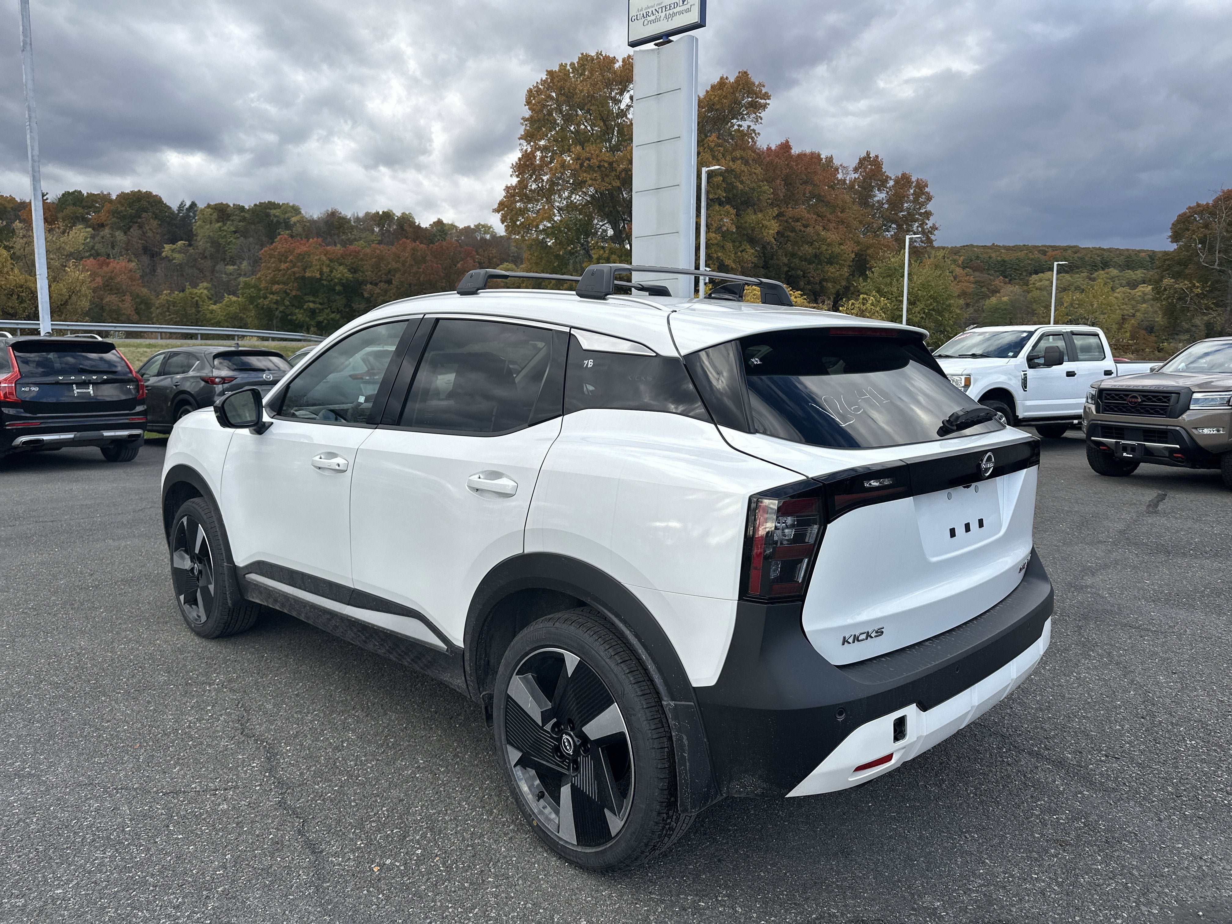2026 Nissan Kicks SR