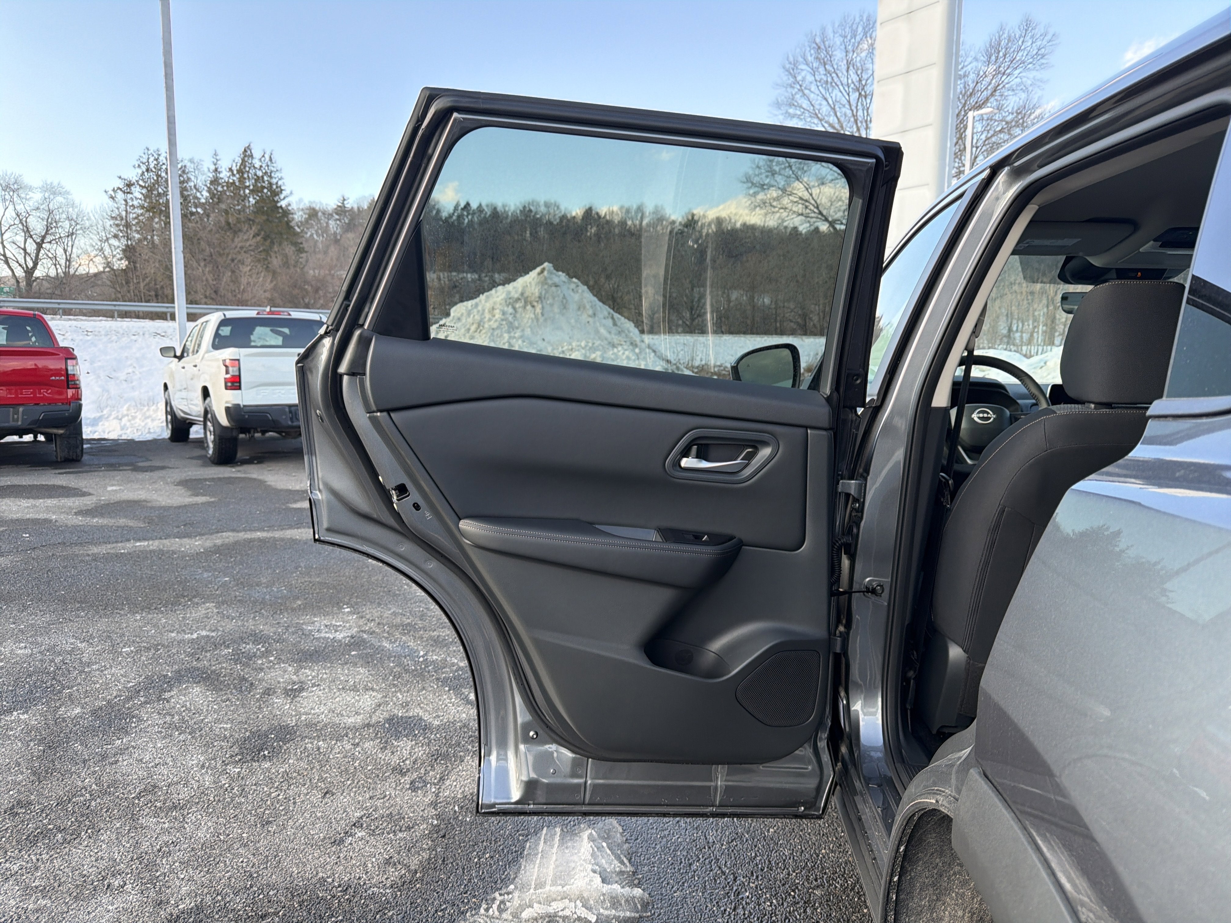 2026 Nissan Rogue SV