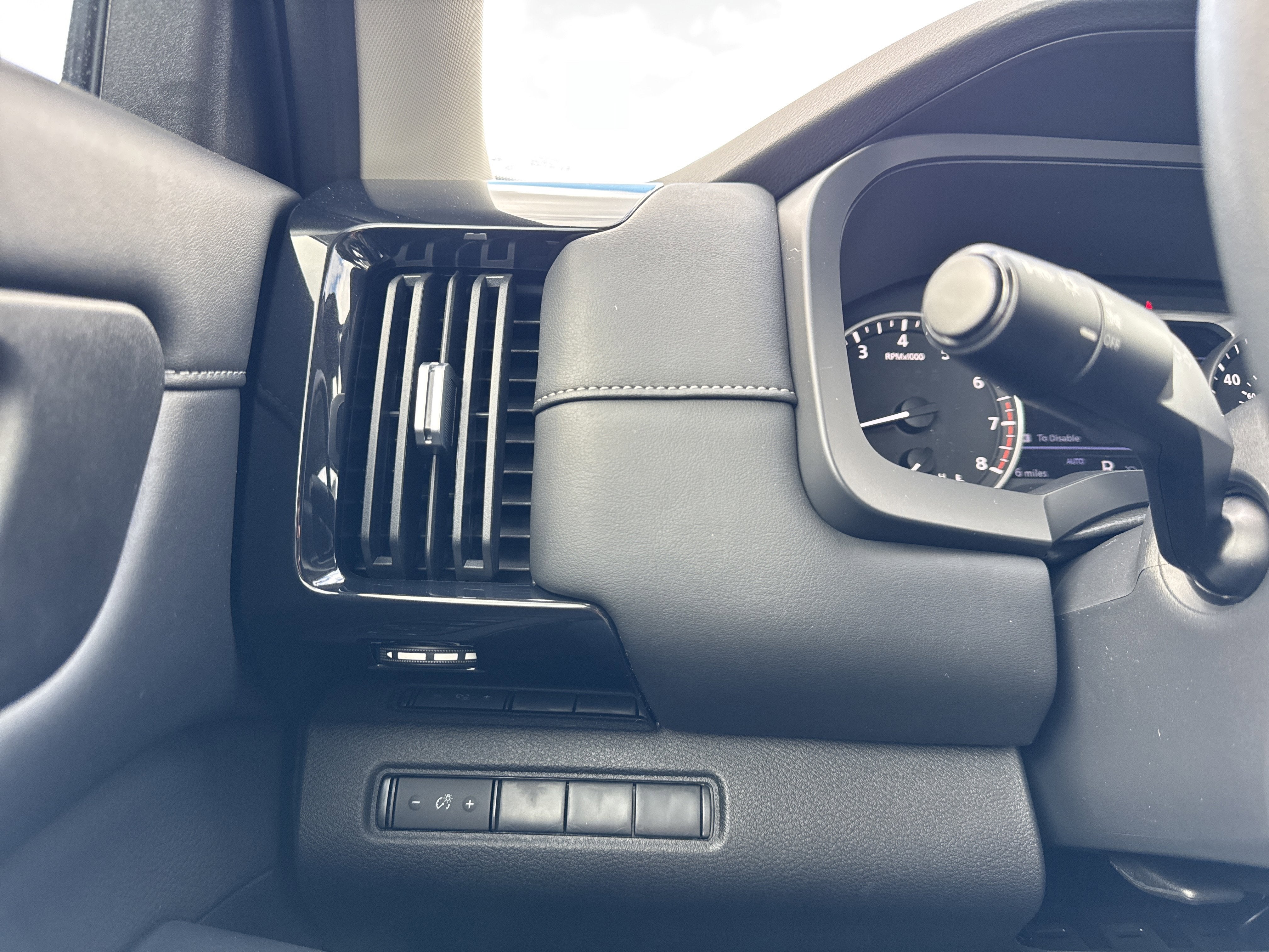 2025 Nissan Pathfinder S