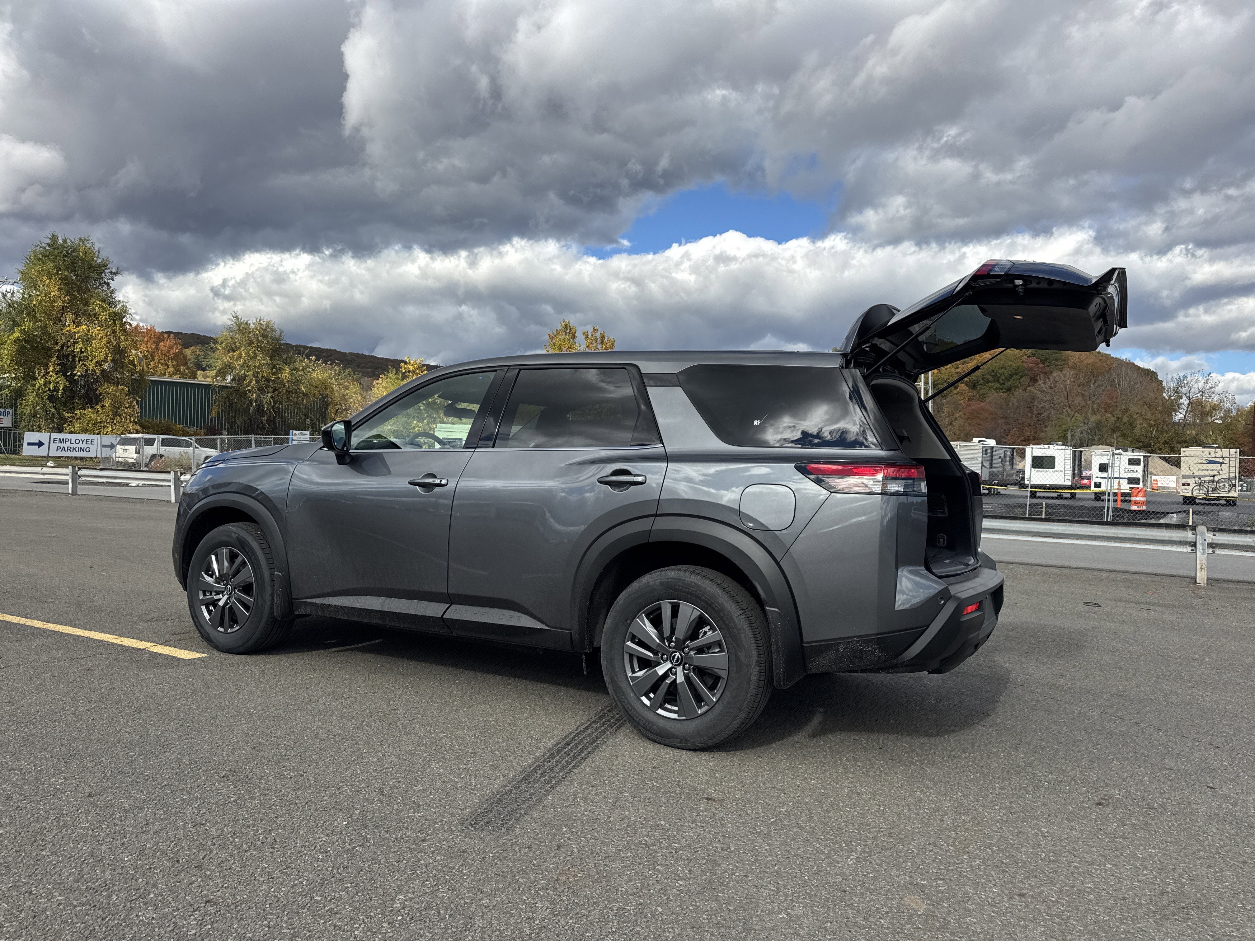 2025 Nissan Pathfinder S