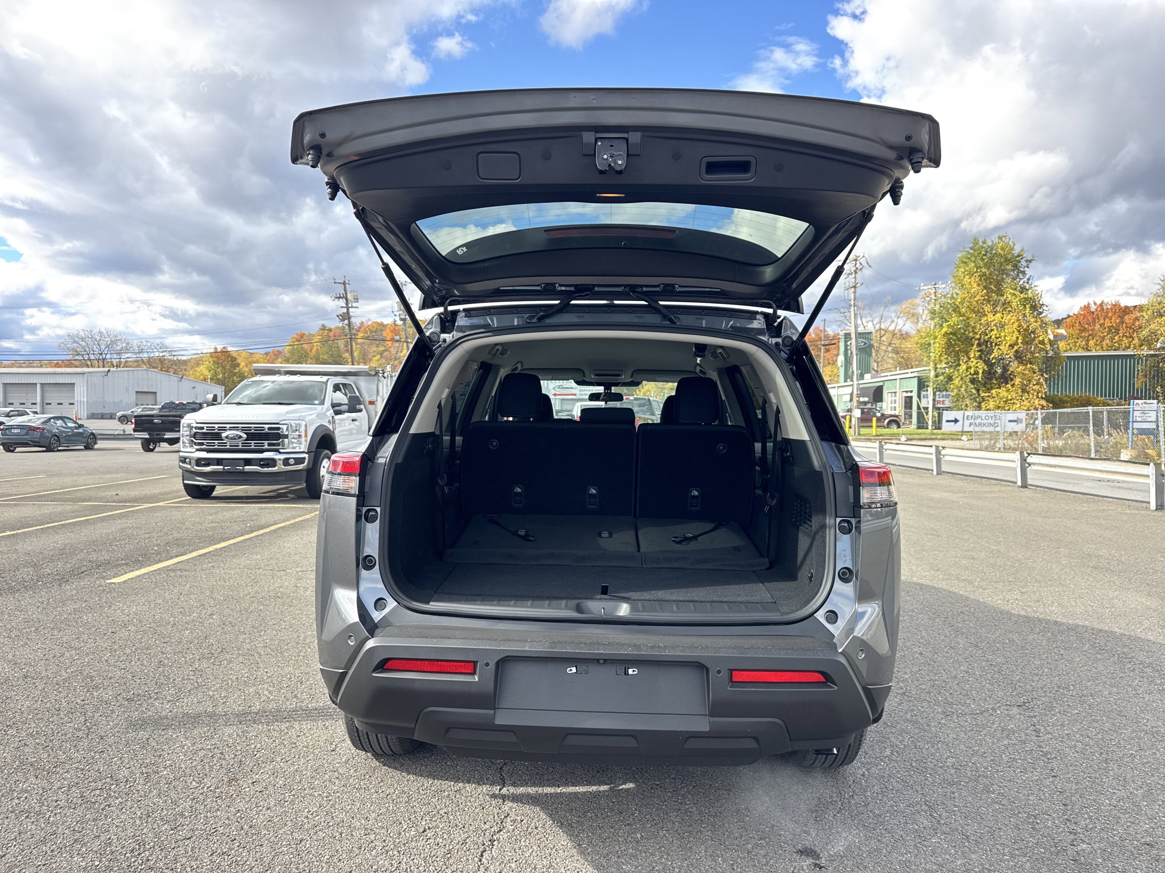 2025 Nissan Pathfinder S