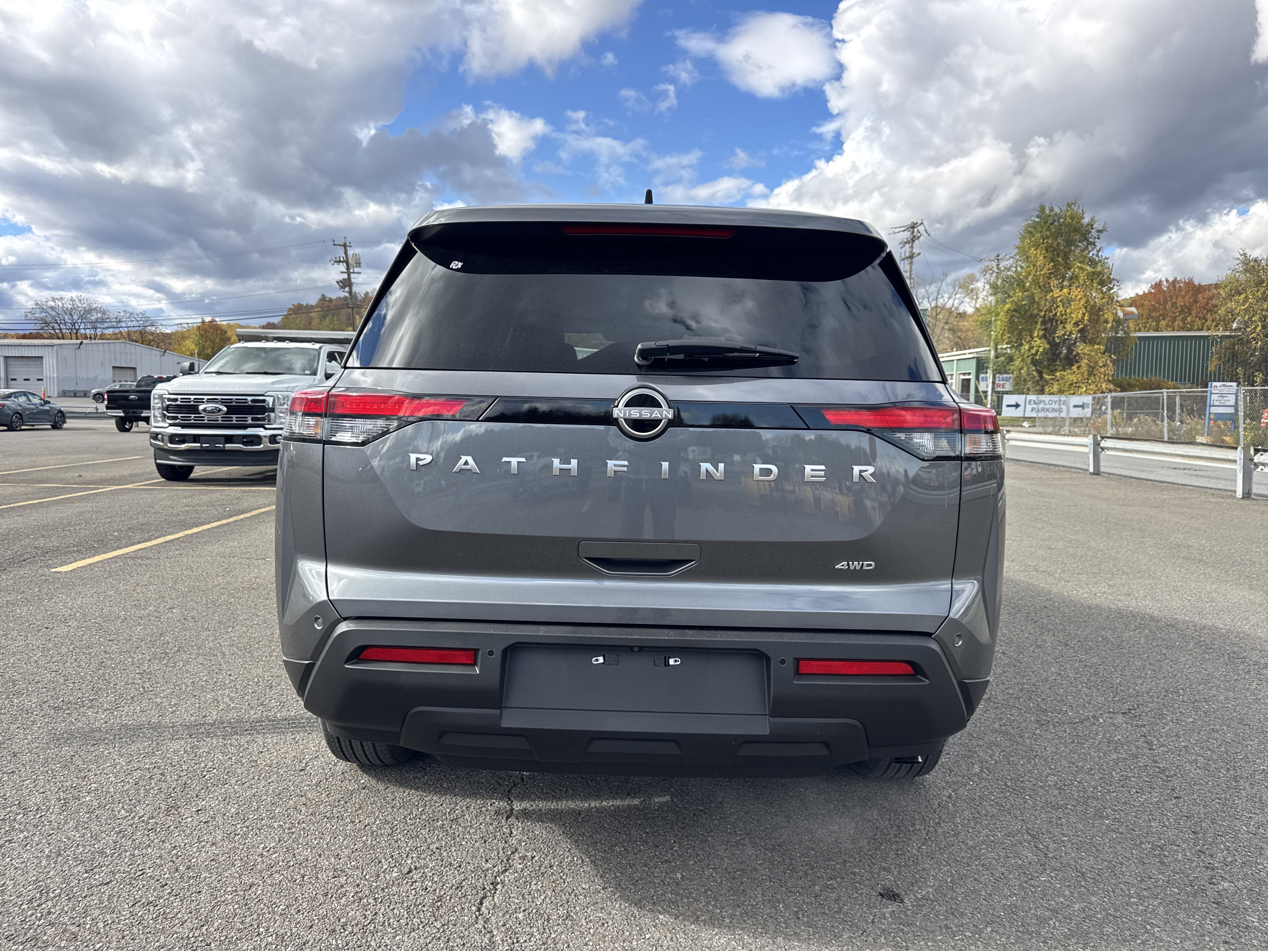 2025 Nissan Pathfinder S