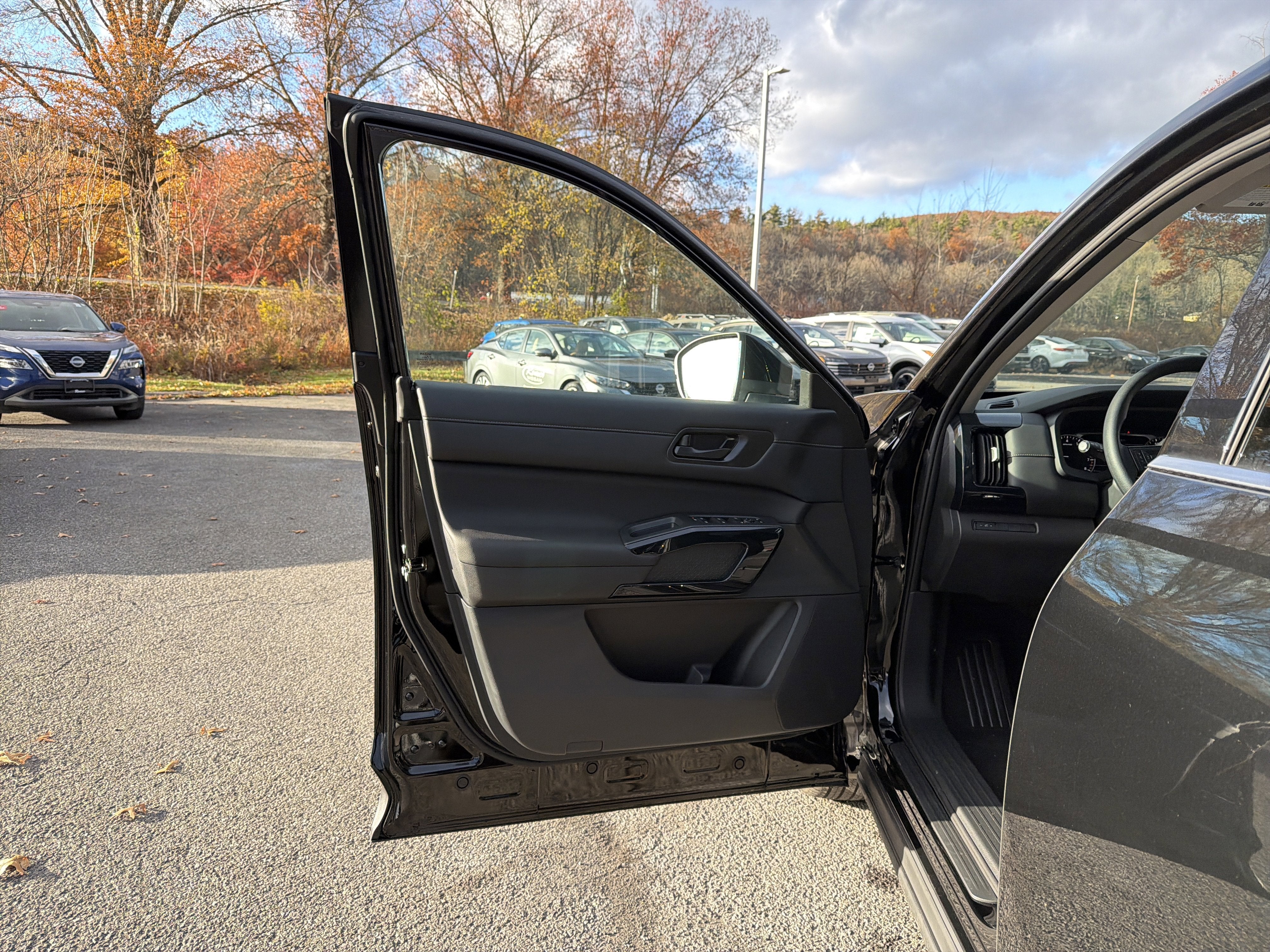 2025 Nissan Pathfinder S