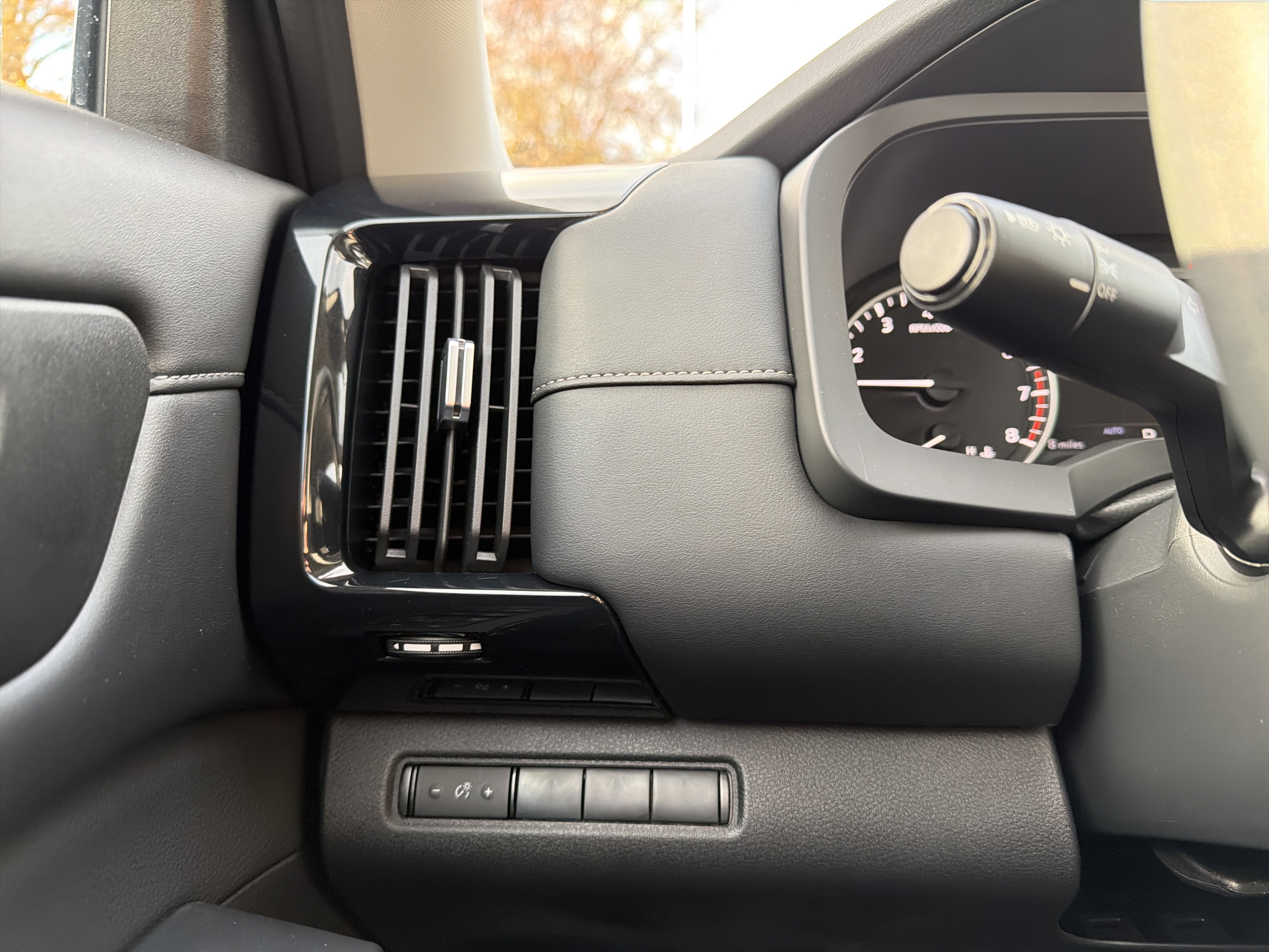 2025 Nissan Pathfinder S