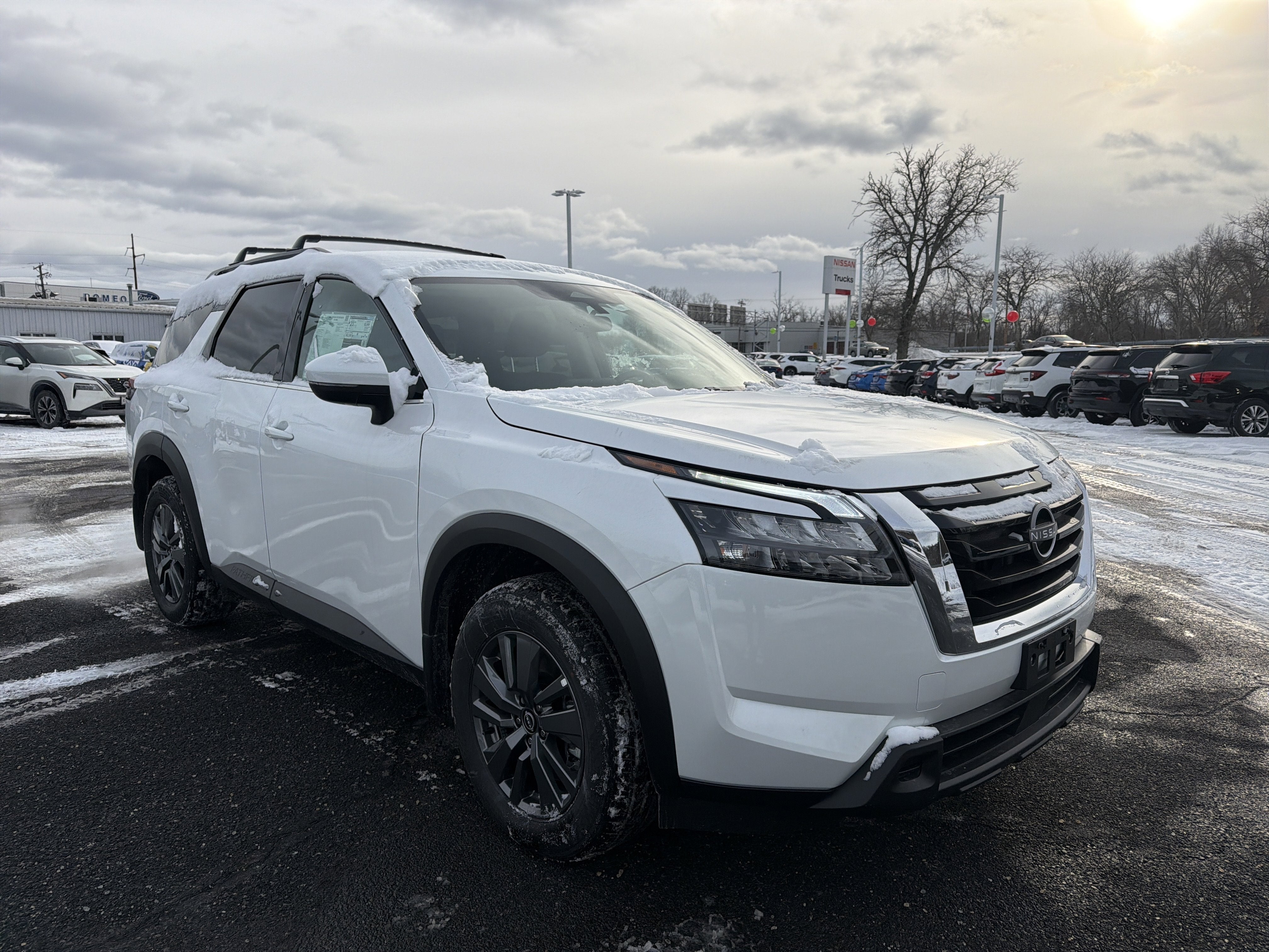 2025 Nissan Pathfinder SV