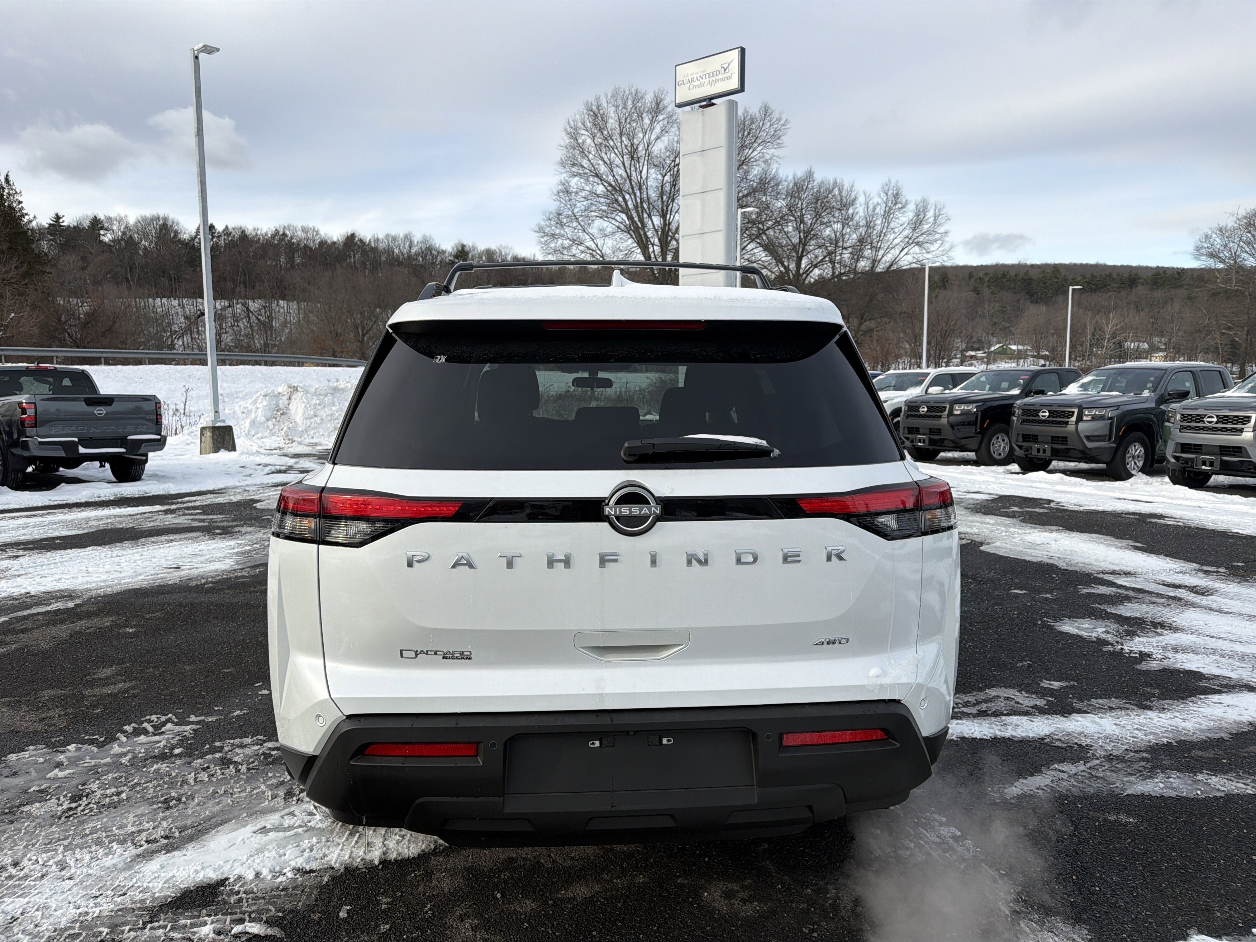 2025 Nissan Pathfinder SV