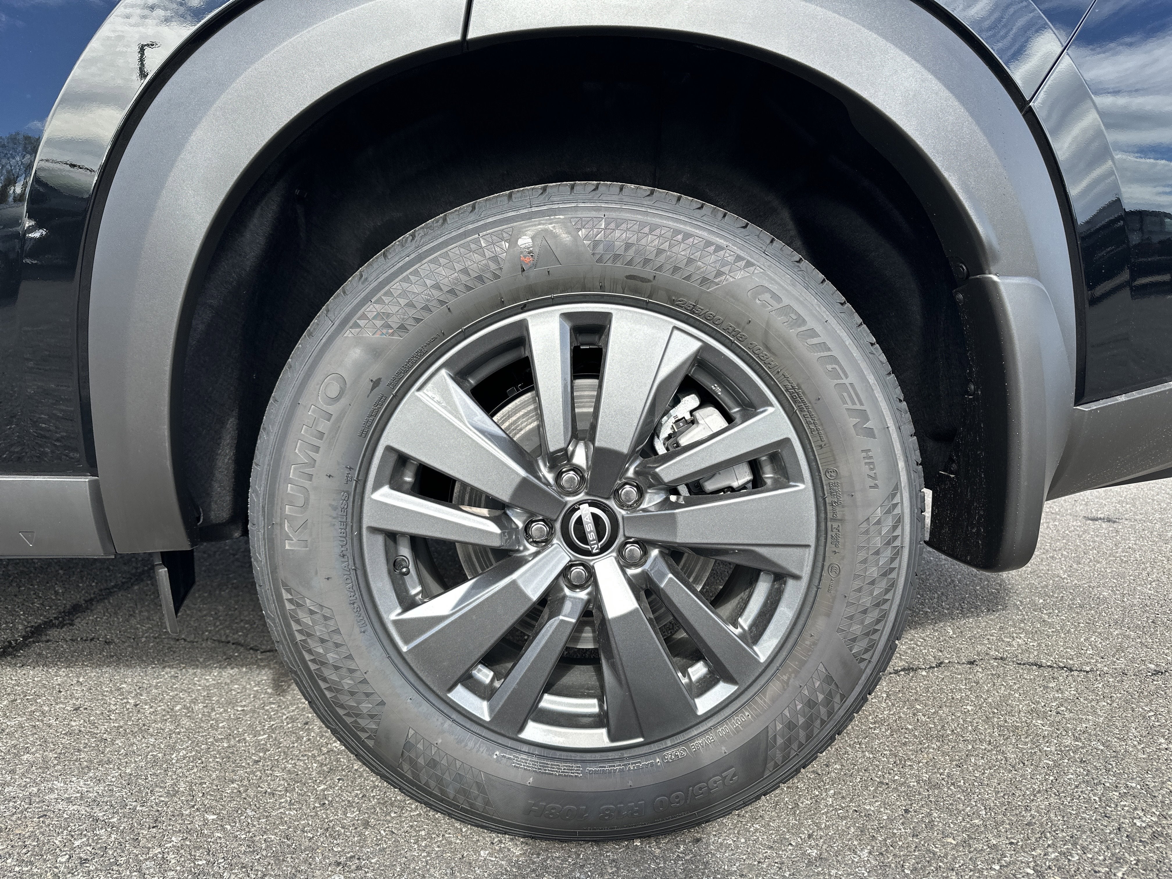 2025 Nissan Pathfinder SV