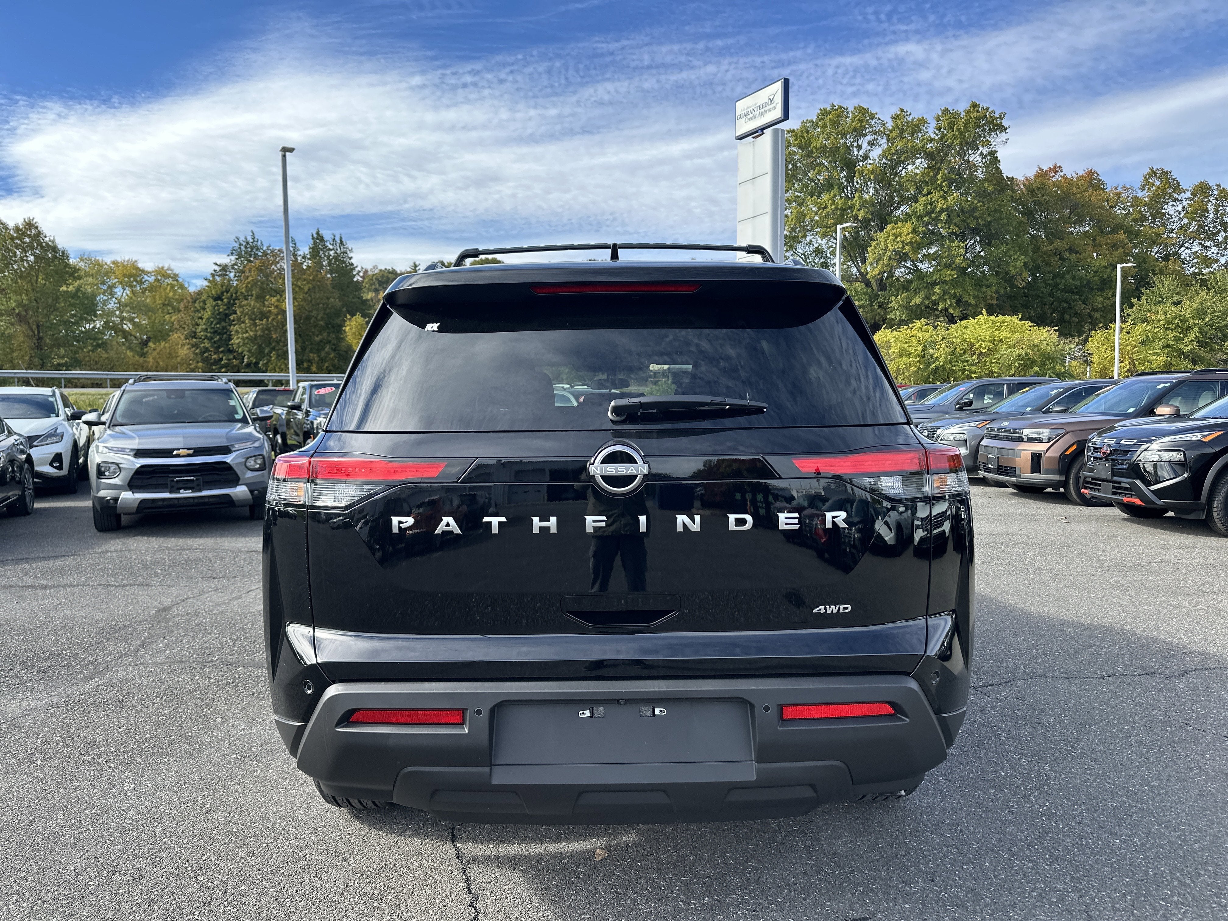 2025 Nissan Pathfinder SV