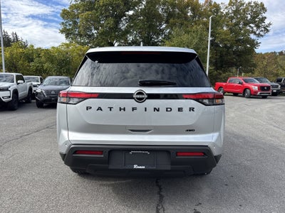 2025 Nissan Pathfinder SV