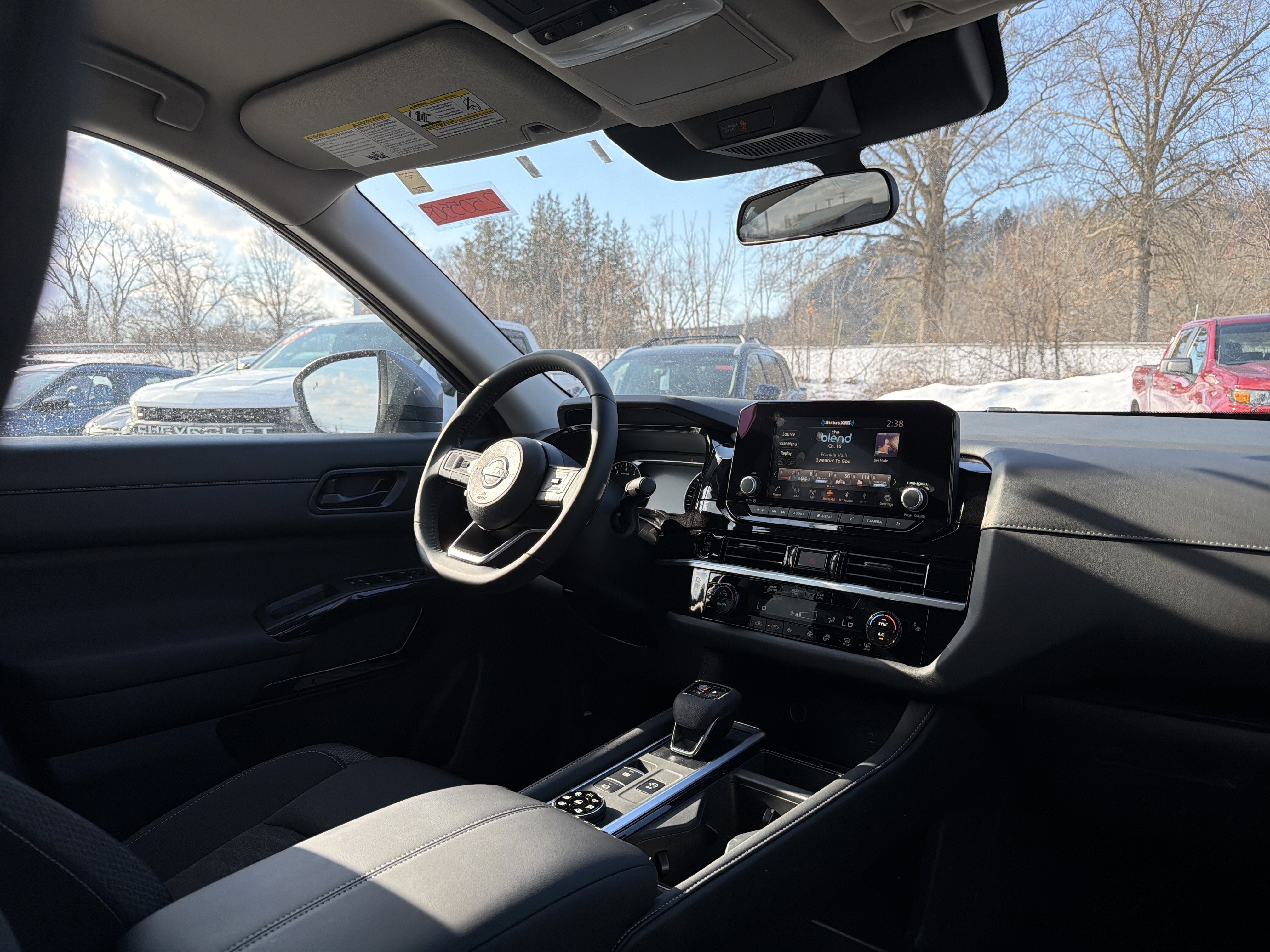 2025 Nissan Pathfinder SV