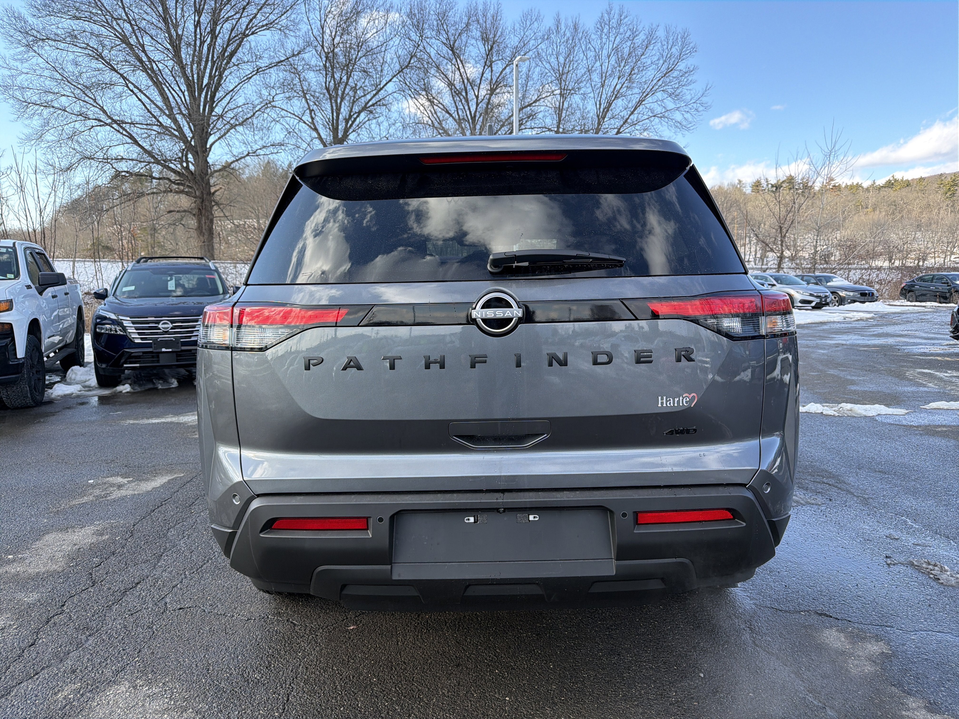 2025 Nissan Pathfinder SV