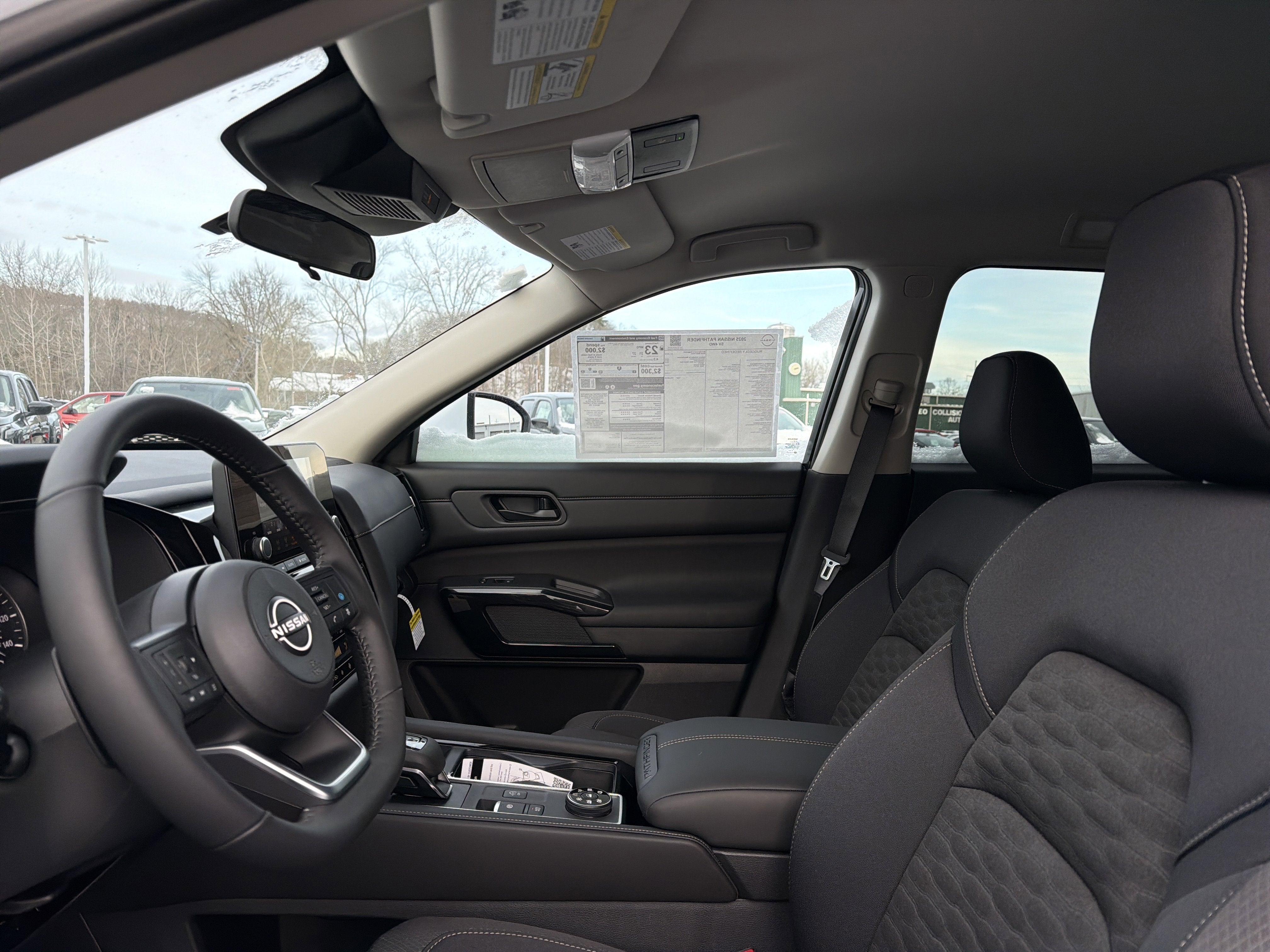 2025 Nissan Pathfinder SV