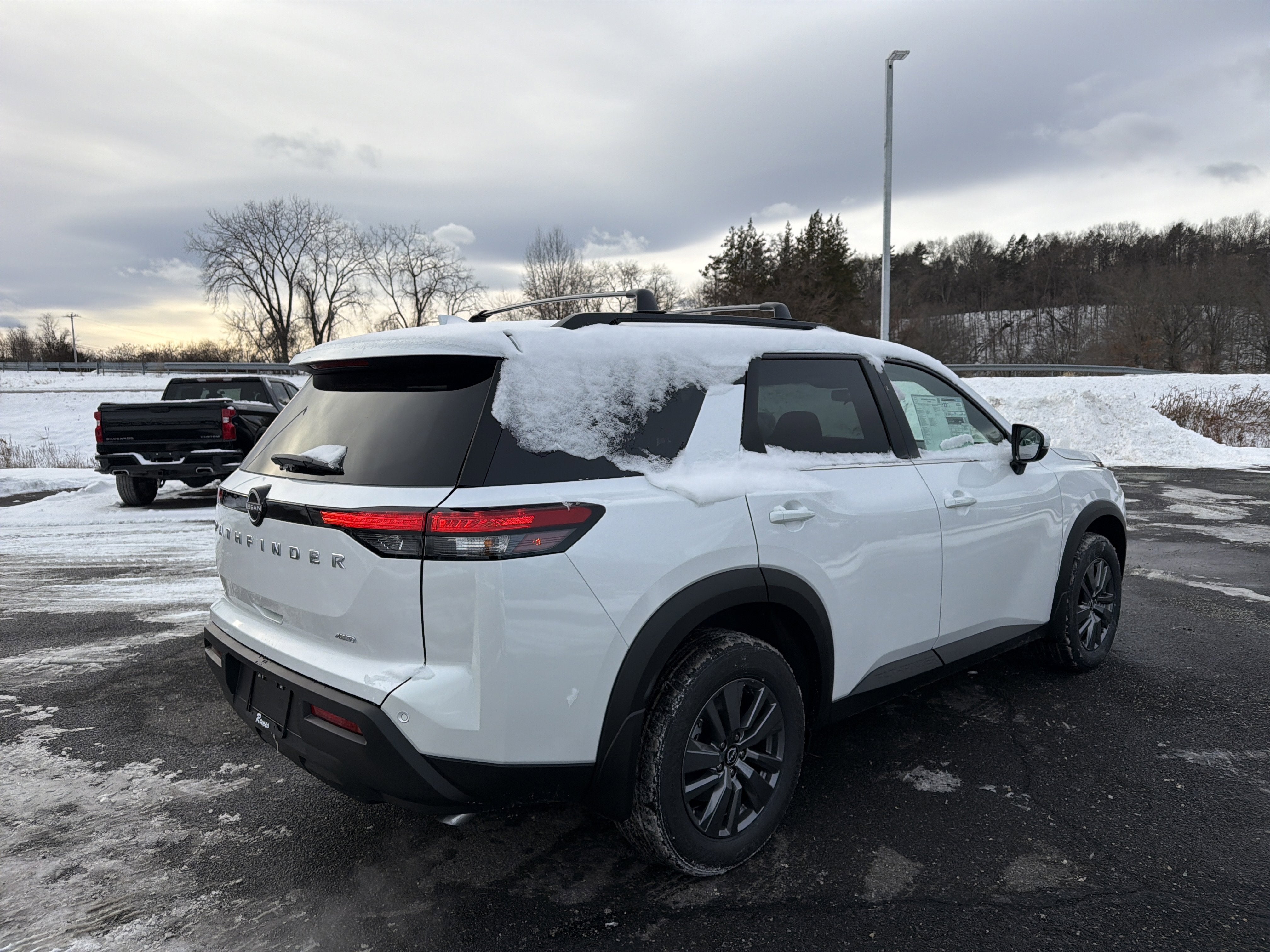 2025 Nissan Pathfinder SV