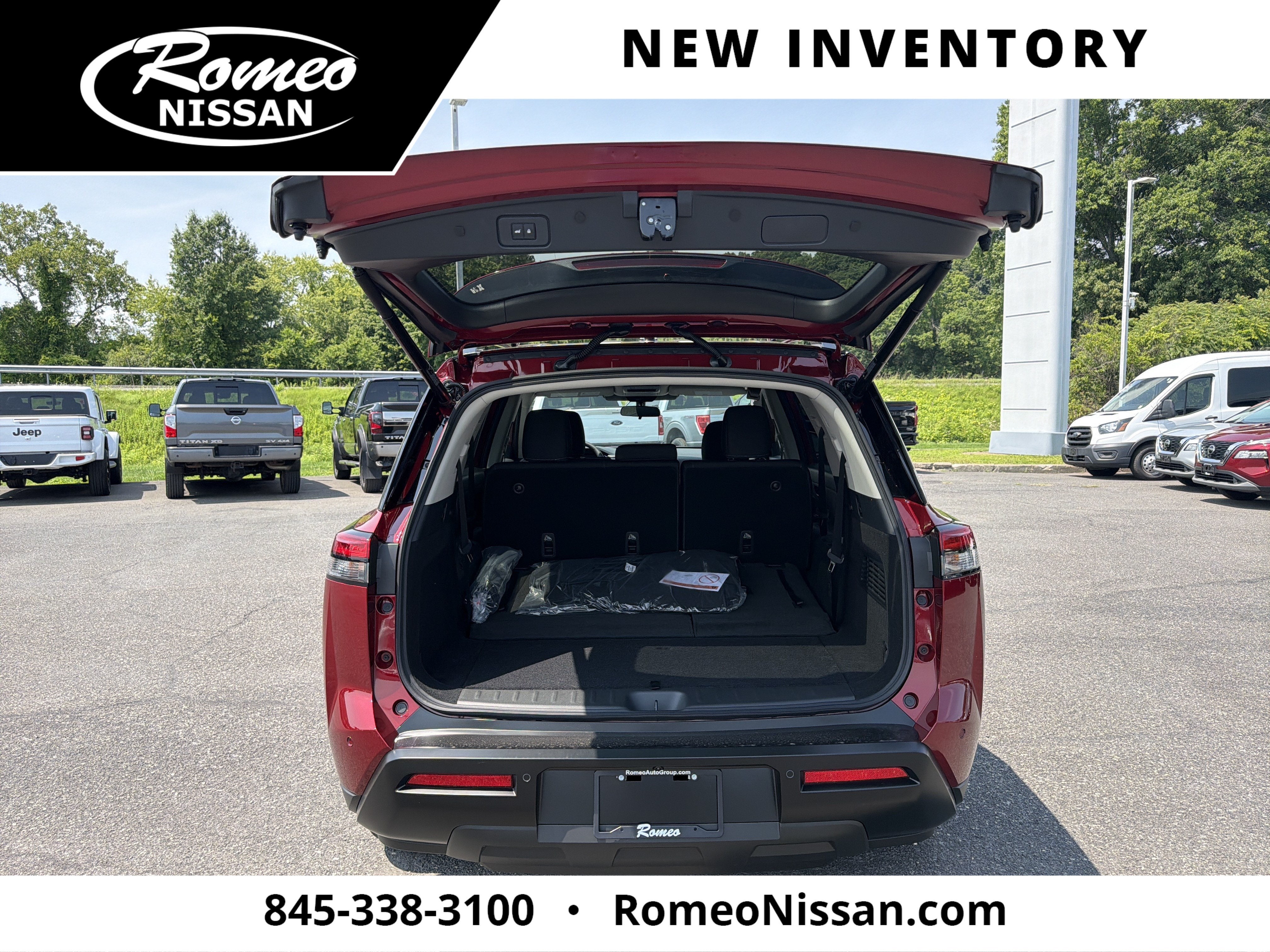 2026 Nissan Pathfinder SV