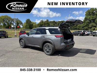2026 Nissan Pathfinder SV