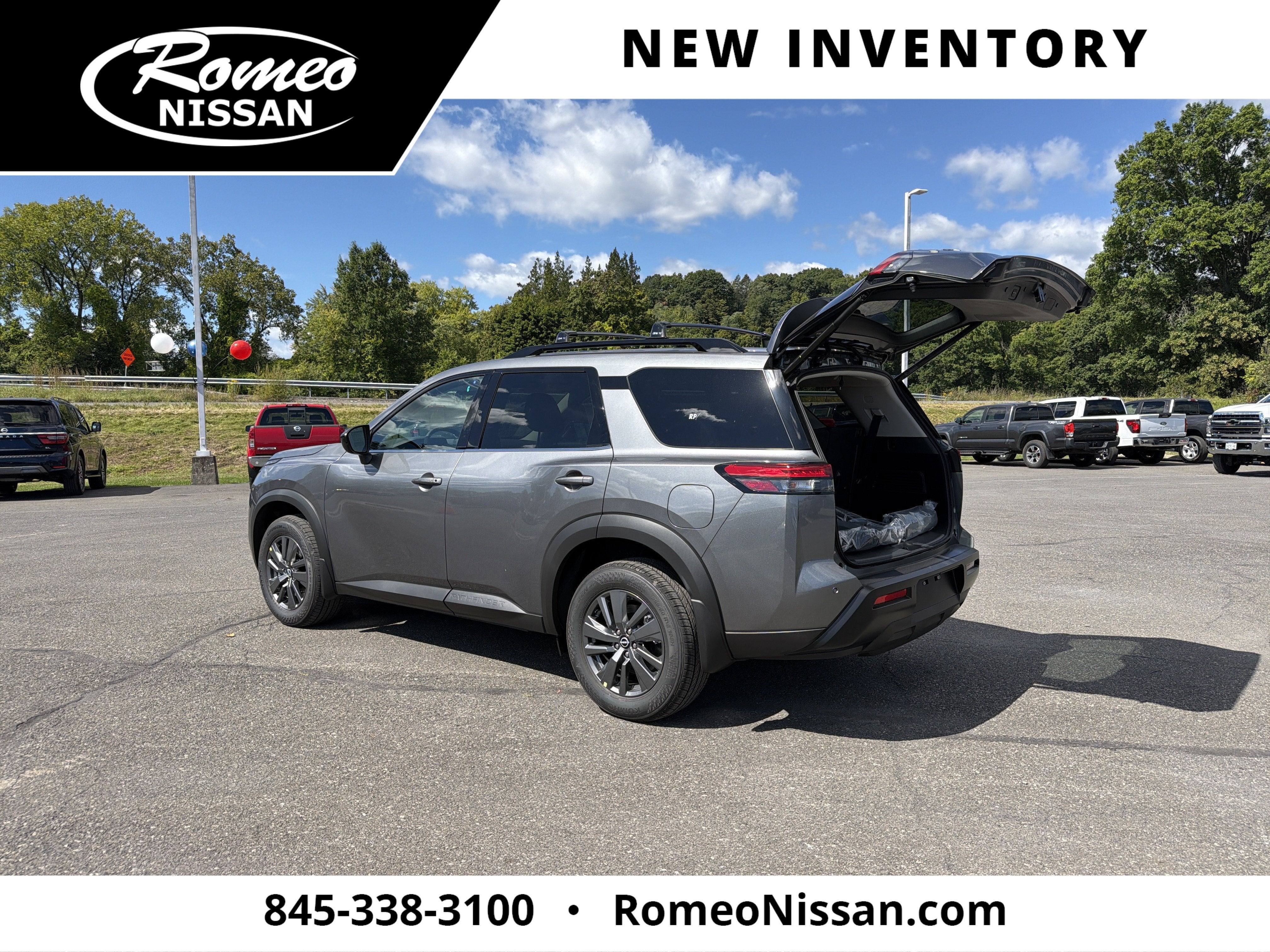 2026 Nissan Pathfinder SV