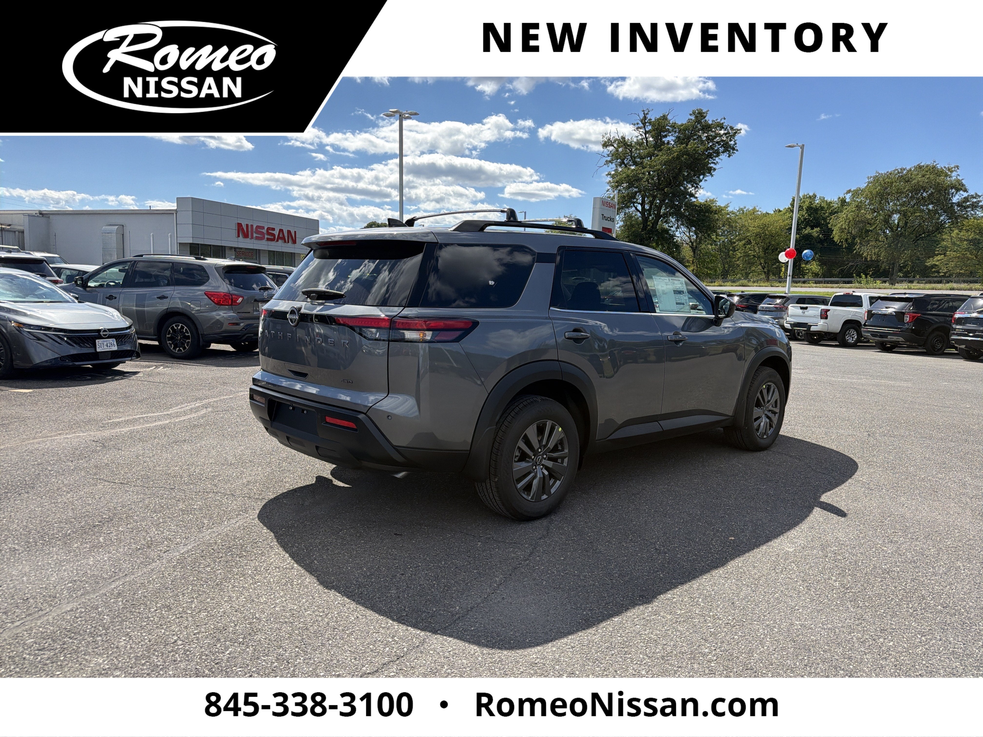 2026 Nissan Pathfinder SV