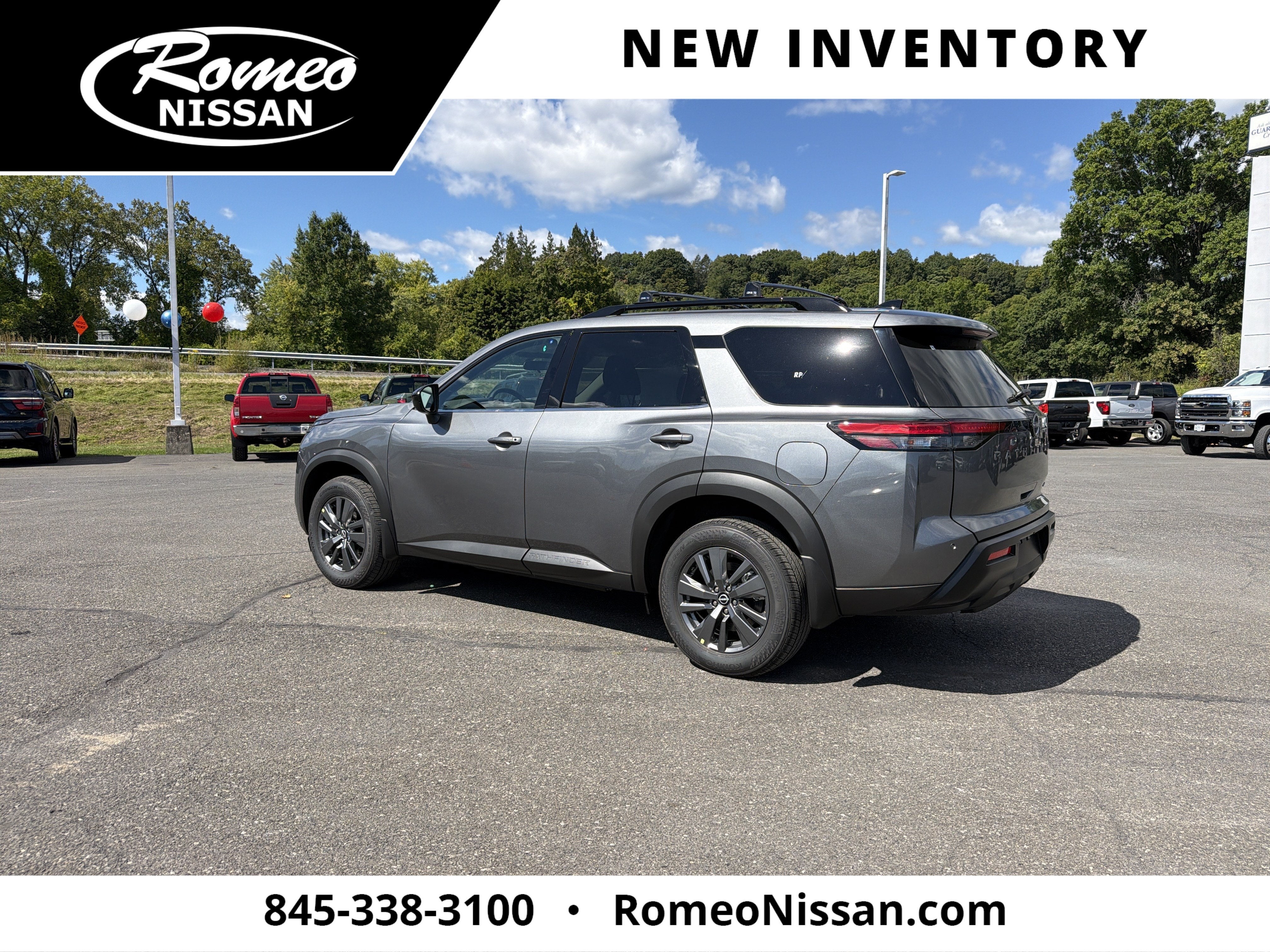 2026 Nissan Pathfinder SV