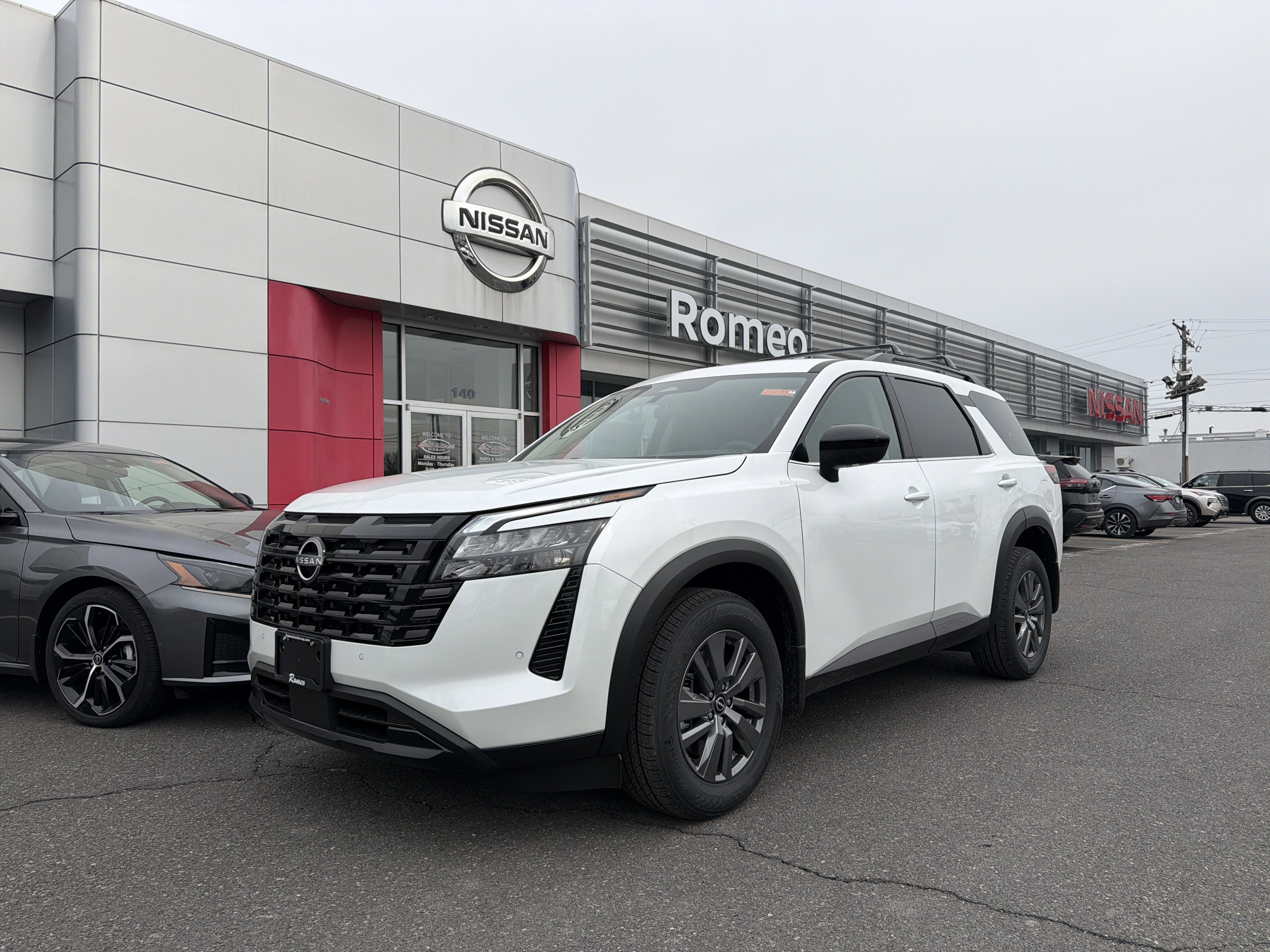 2026 Nissan Pathfinder SV