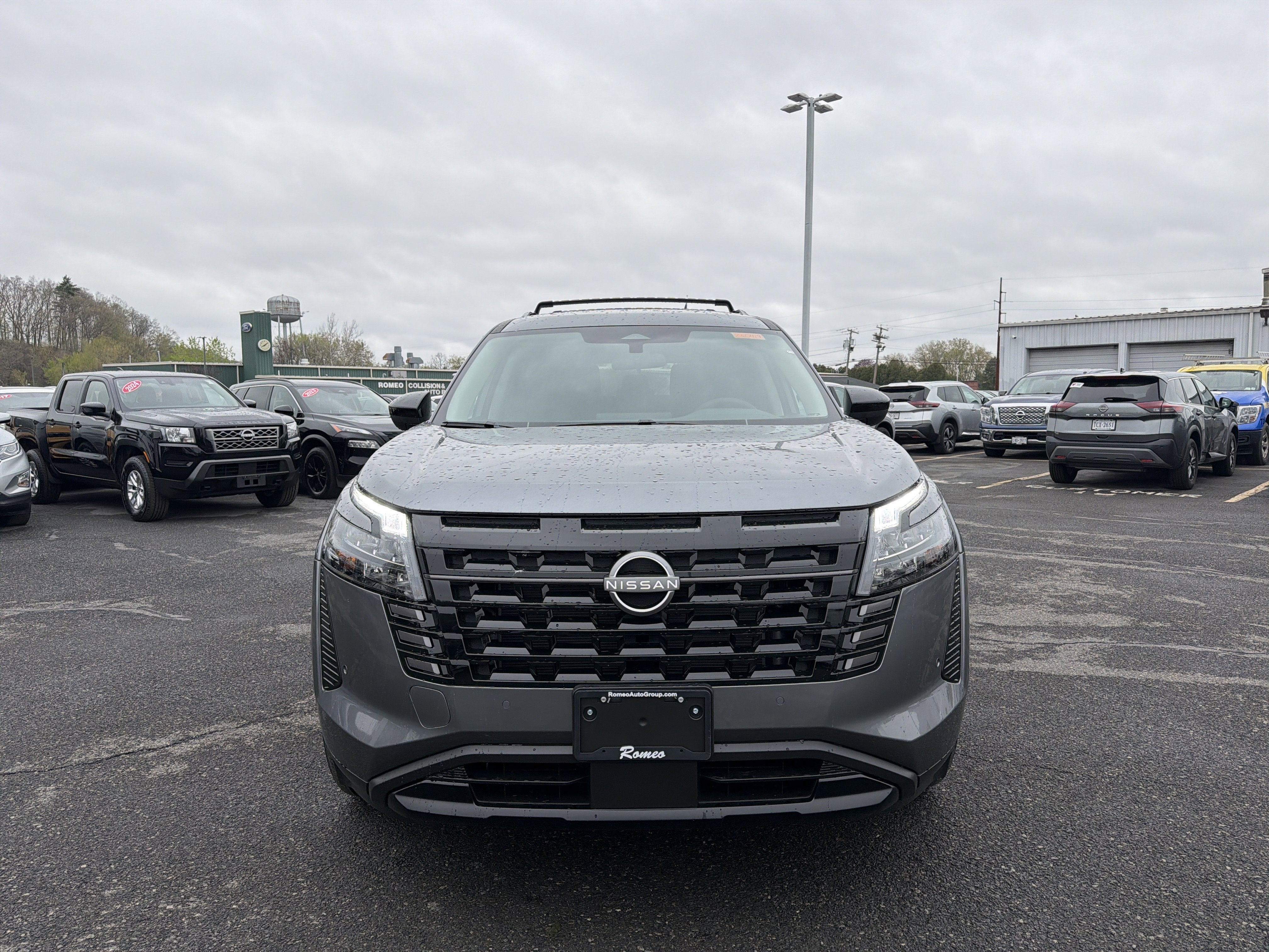 2026 Nissan Pathfinder SV