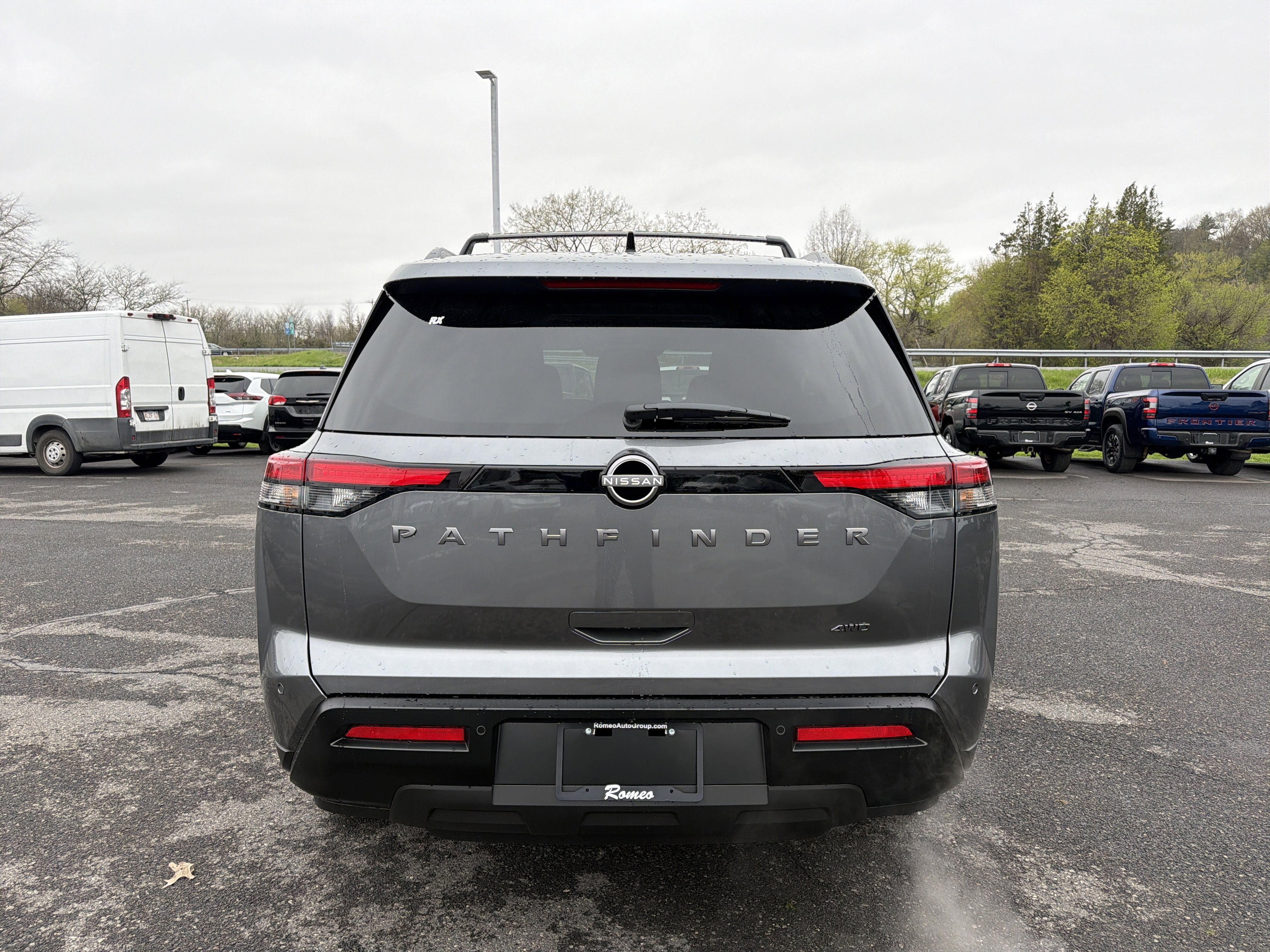 2026 Nissan Pathfinder SV