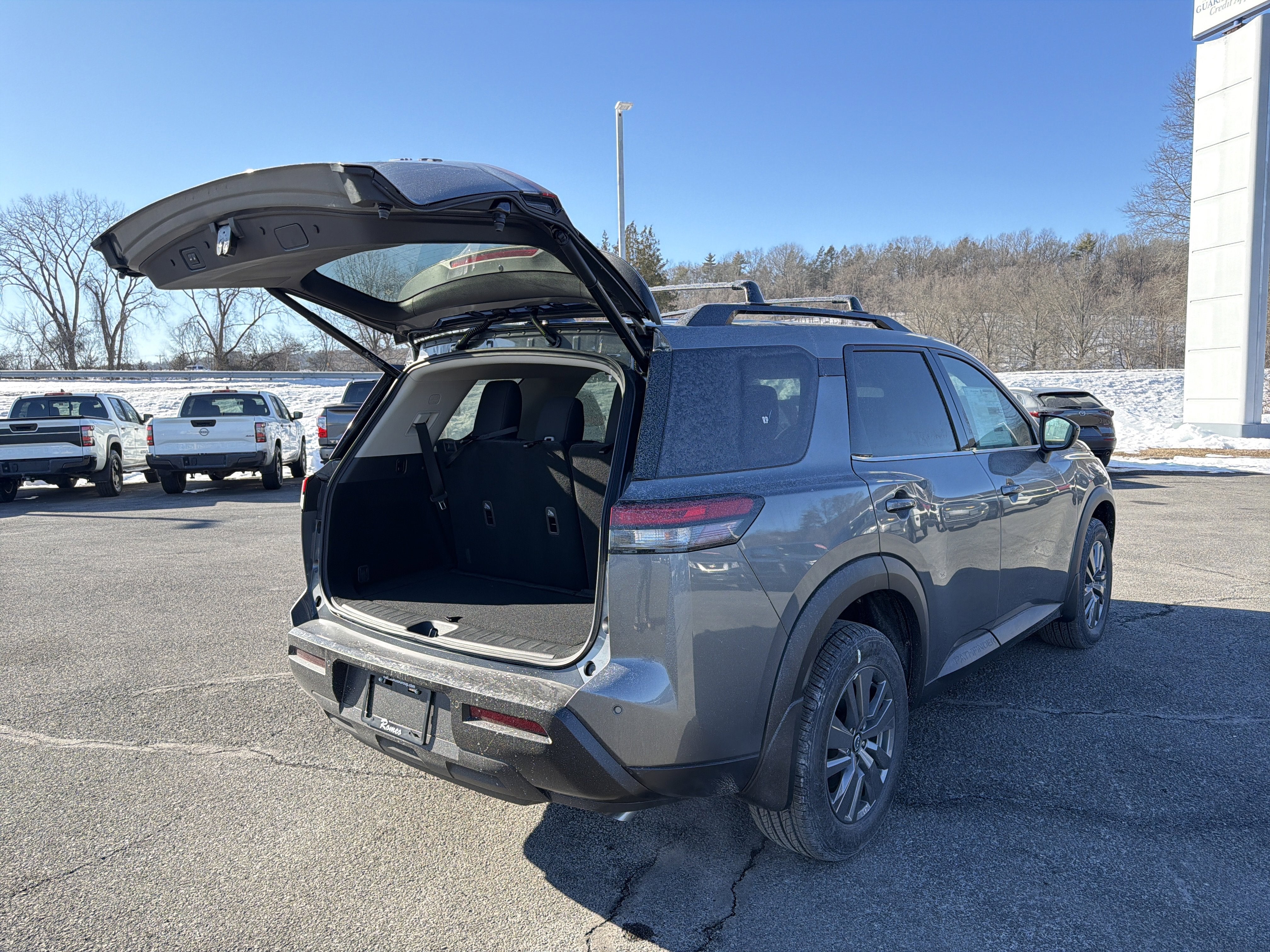2026 Nissan Pathfinder SV