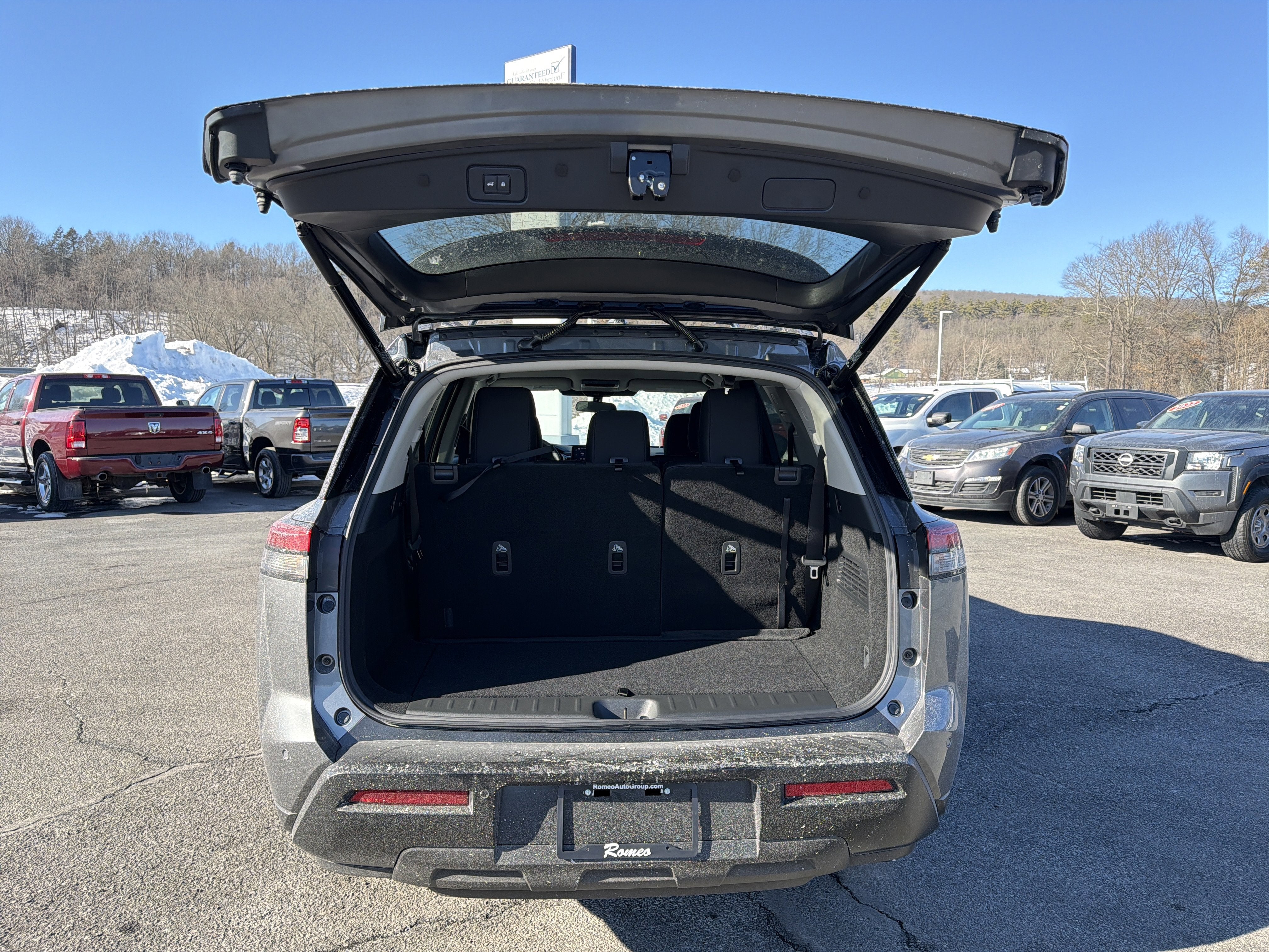 2026 Nissan Pathfinder SV