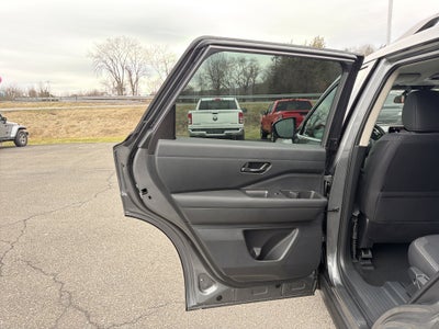 2026 Nissan Pathfinder SV