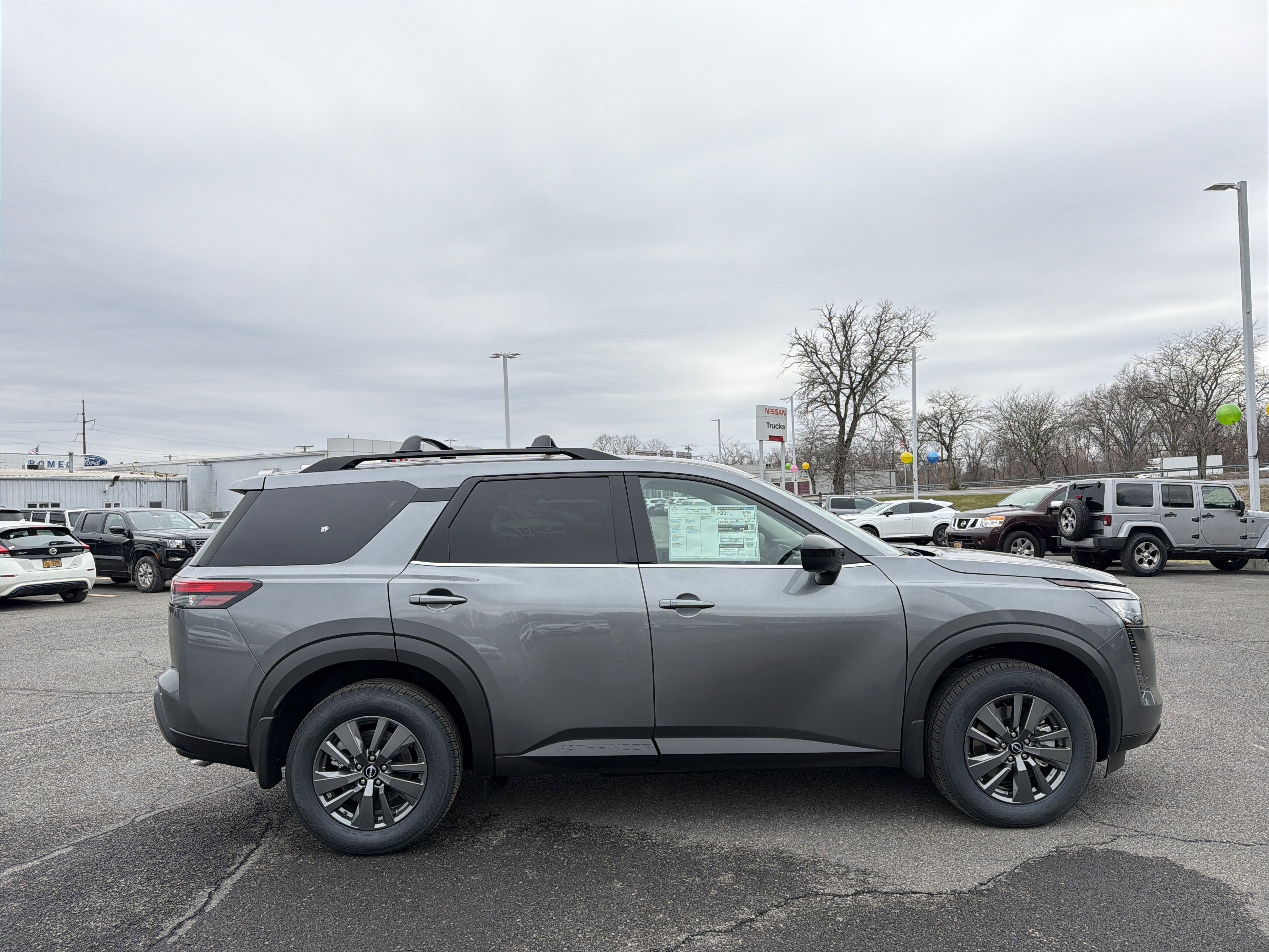 2026 Nissan Pathfinder SV