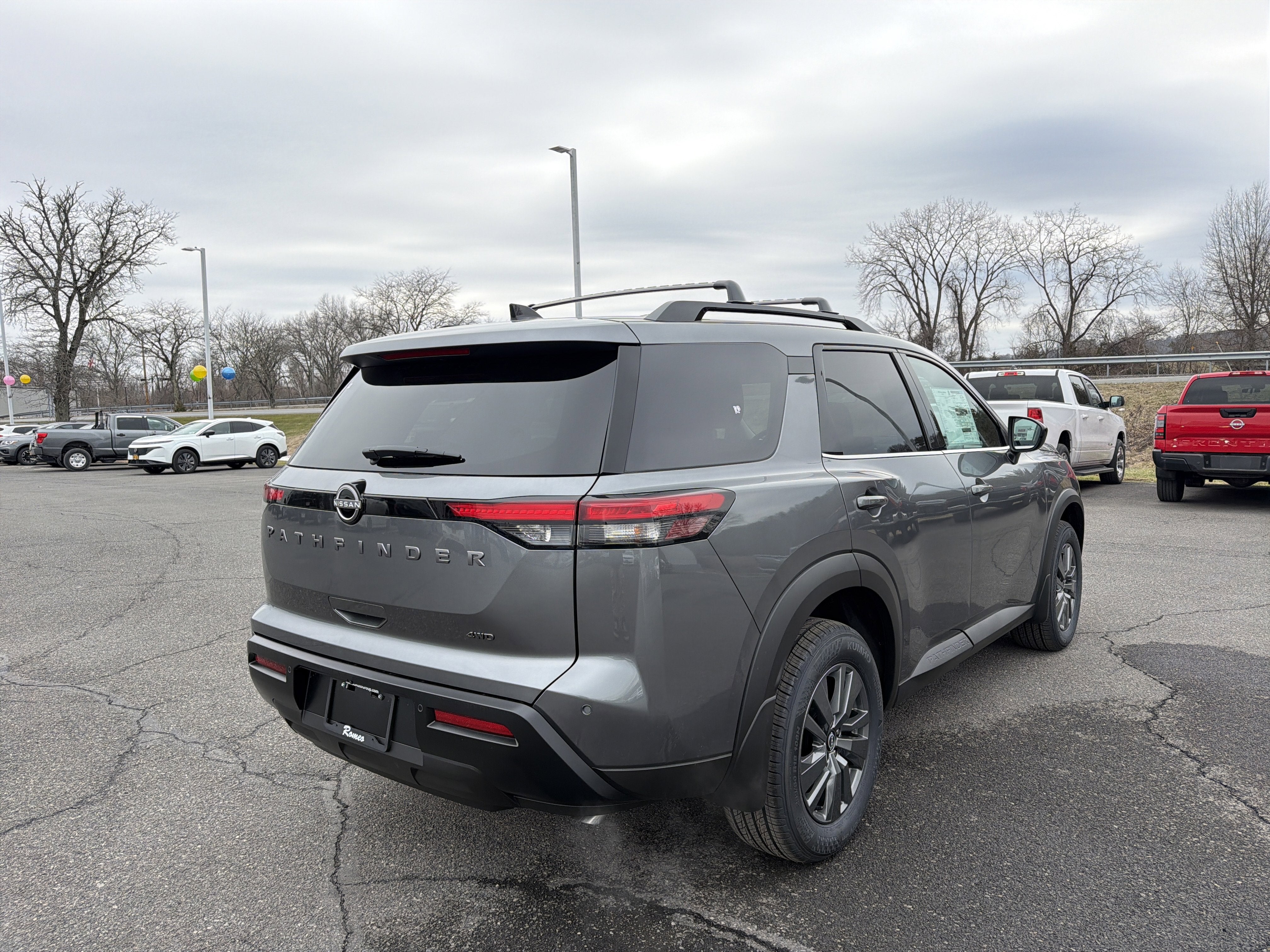 2026 Nissan Pathfinder SV