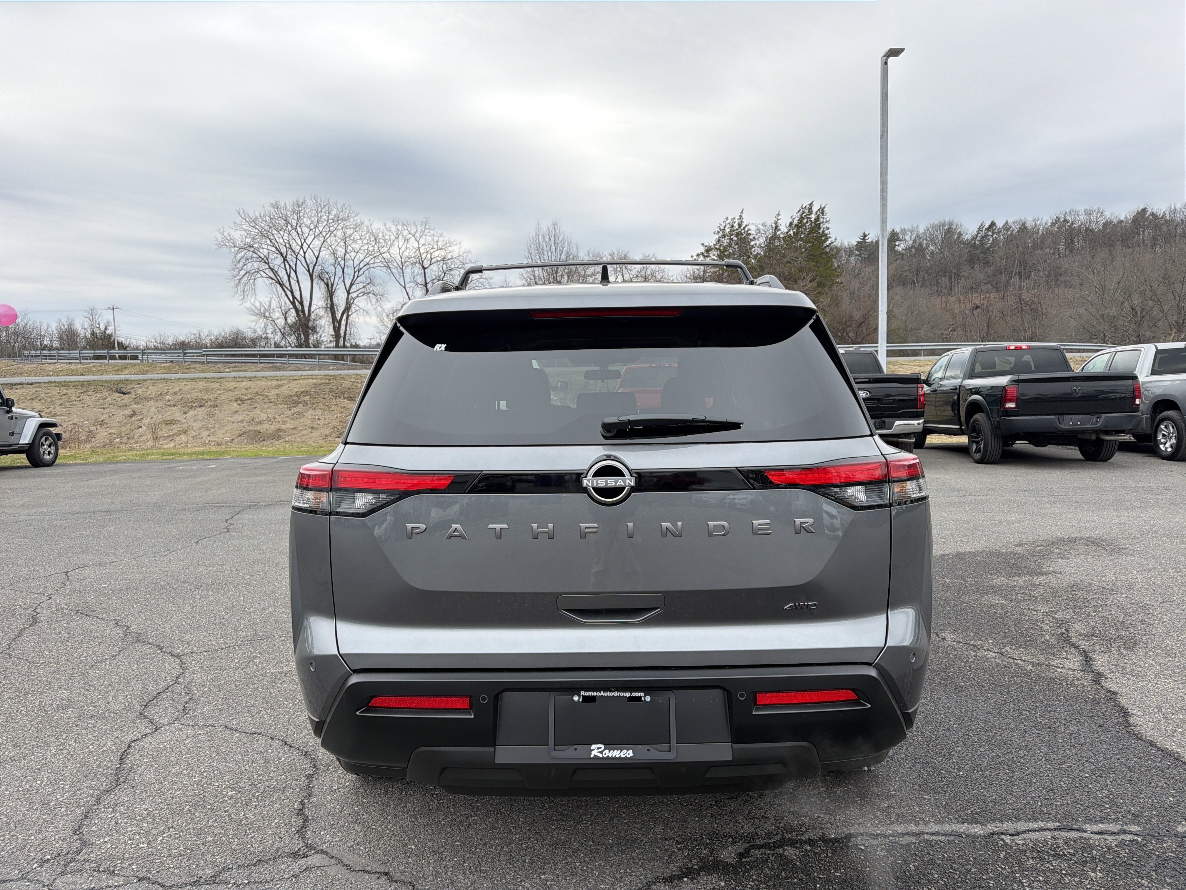 2026 Nissan Pathfinder SV