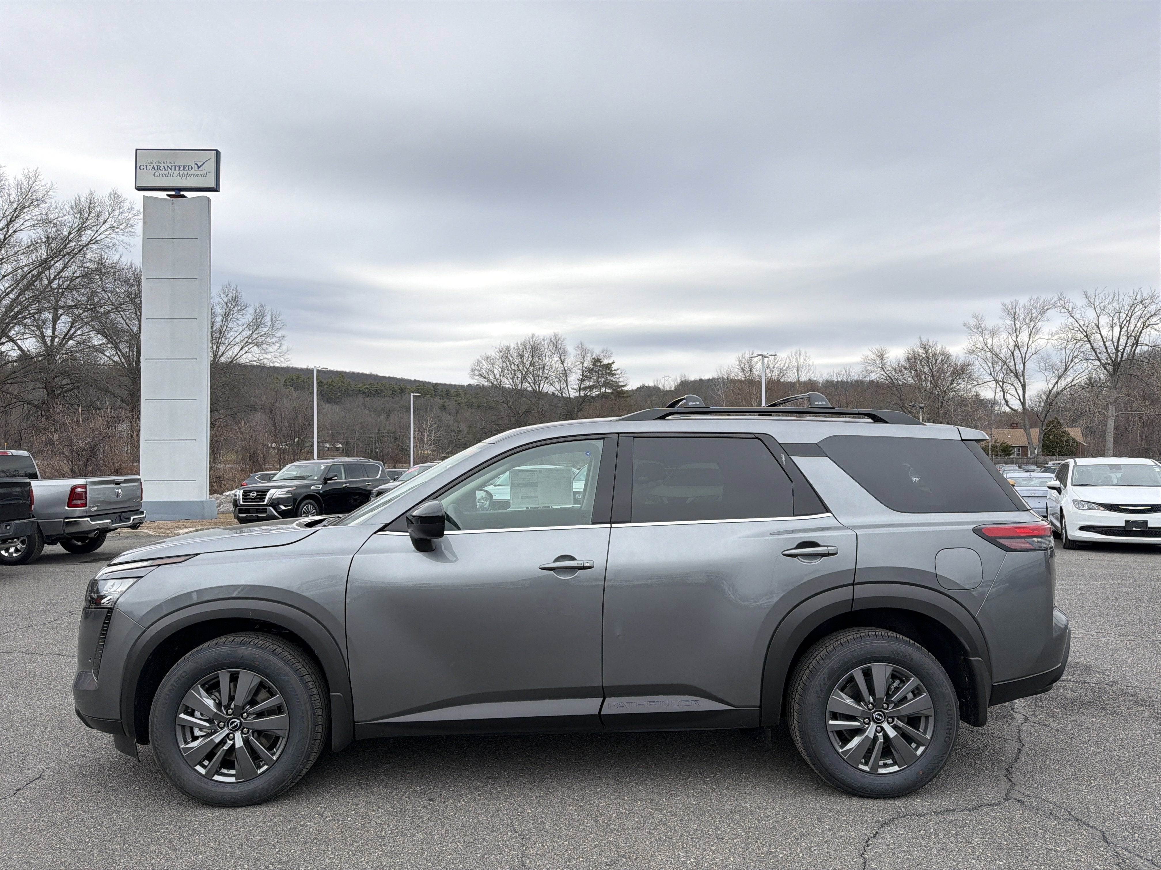 2026 Nissan Pathfinder SV