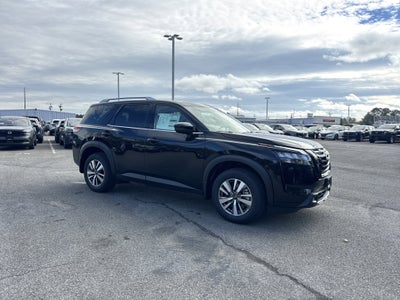 2025 Nissan Pathfinder SL