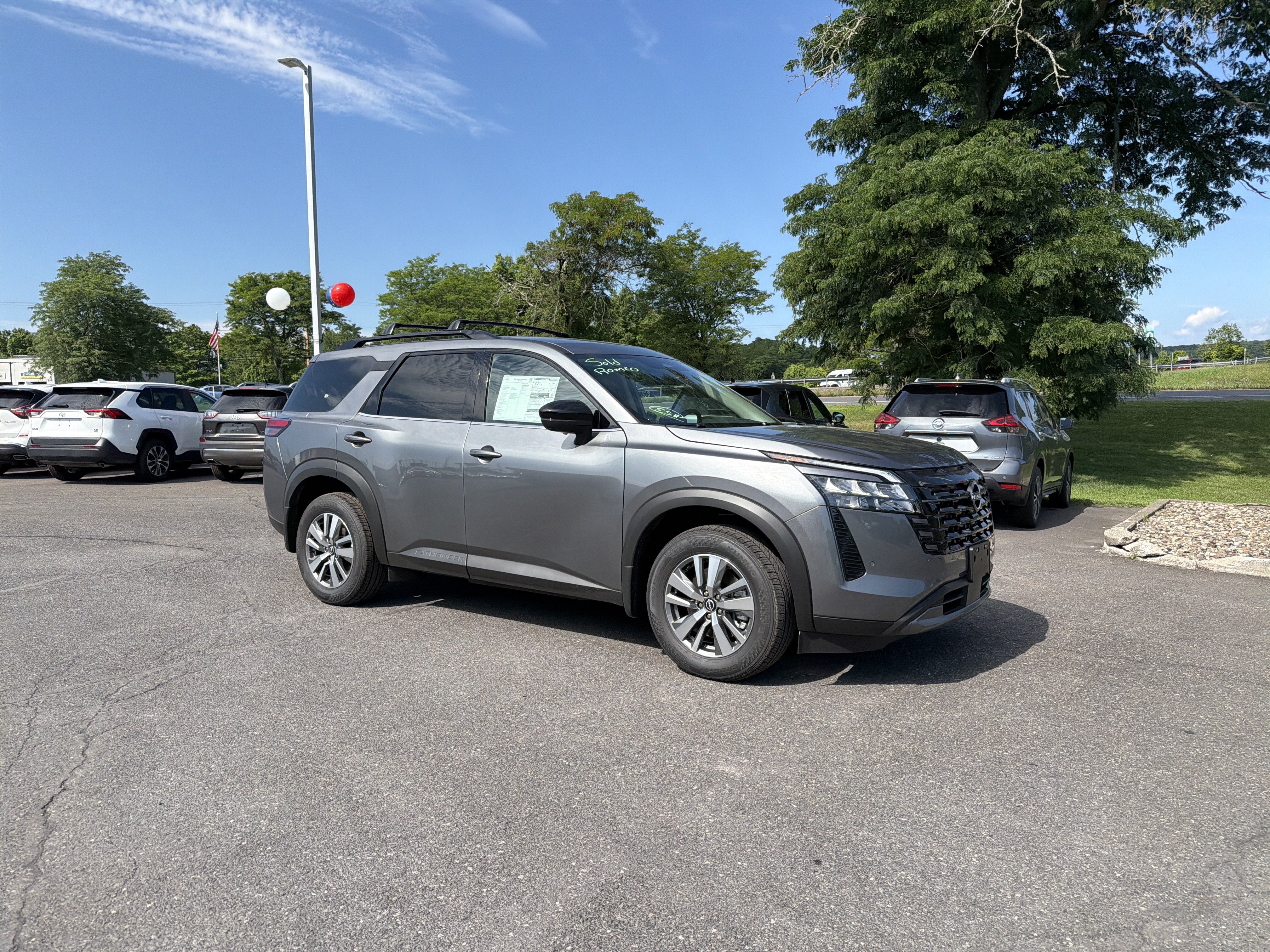 2026 Nissan Pathfinder SL