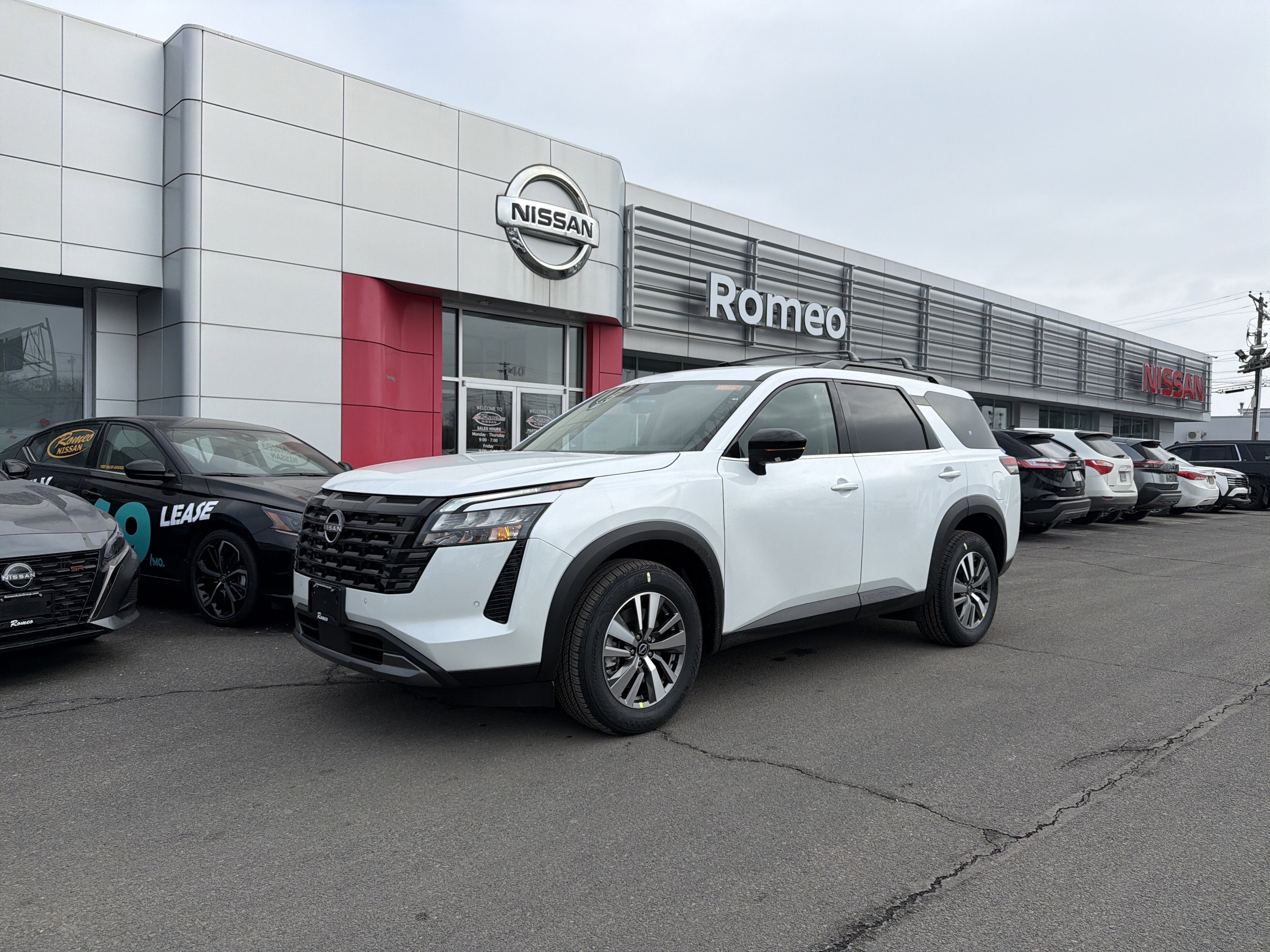 2026 Nissan Pathfinder SL