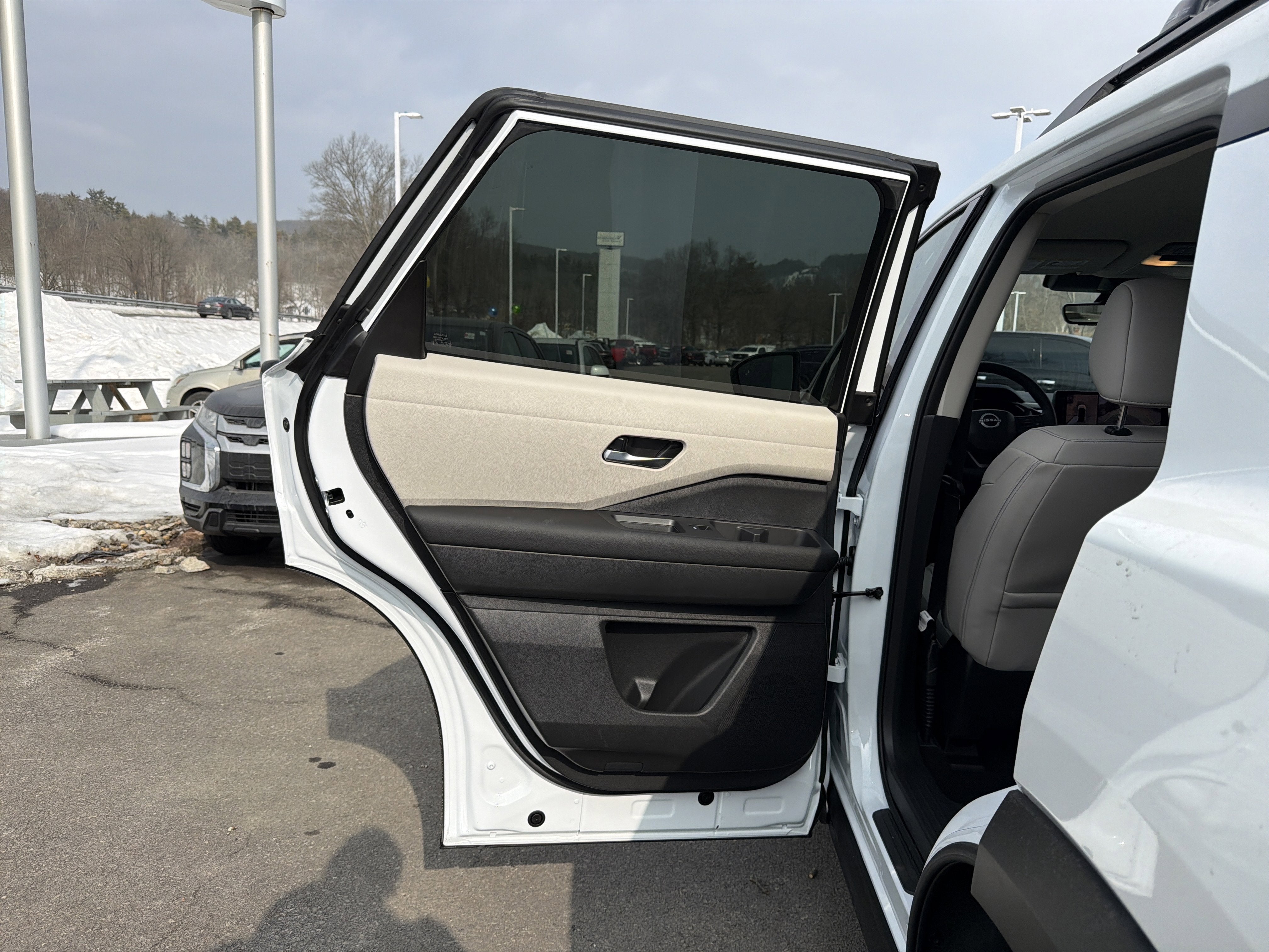 2026 Nissan Pathfinder SL