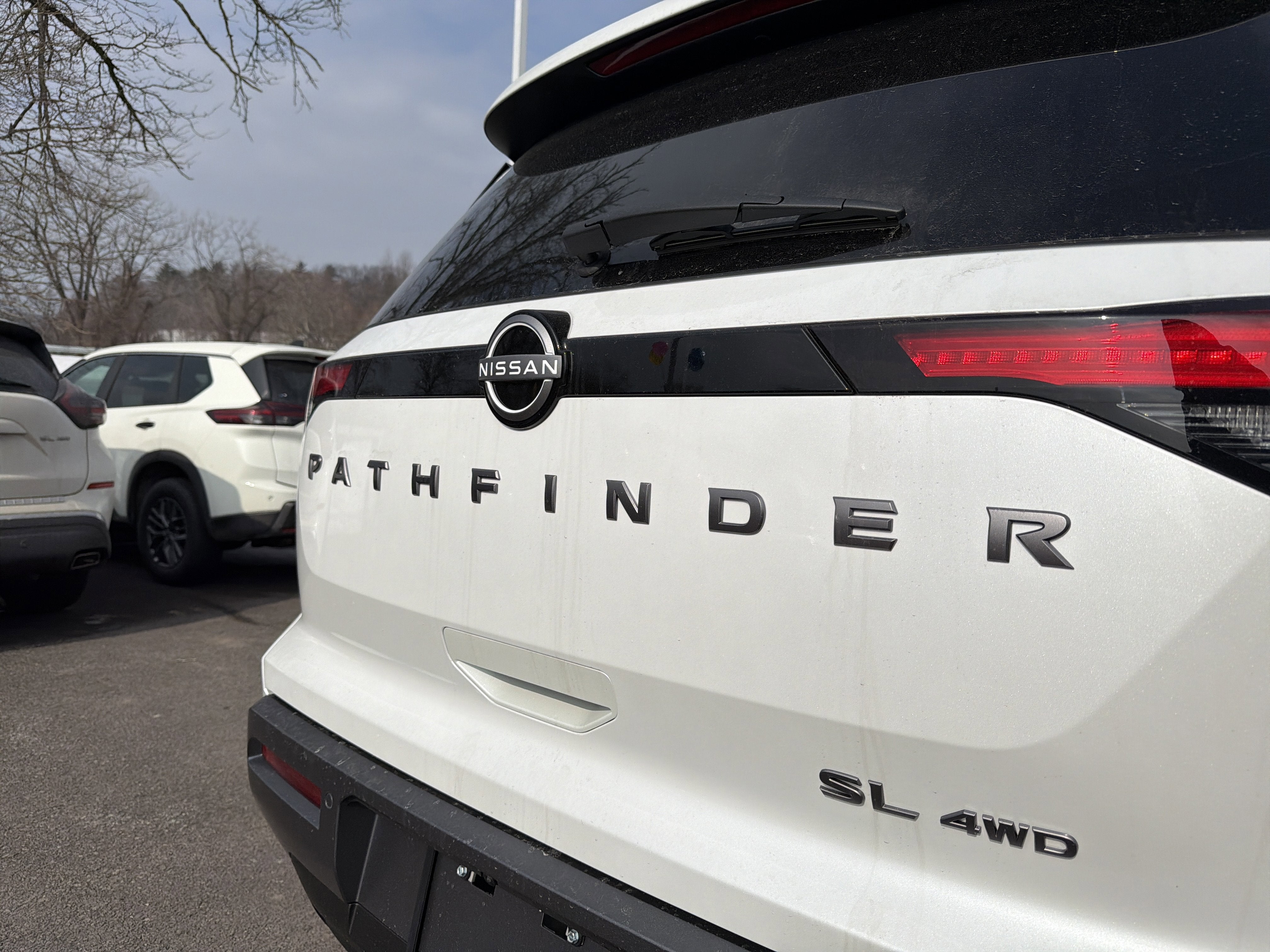 2026 Nissan Pathfinder SL