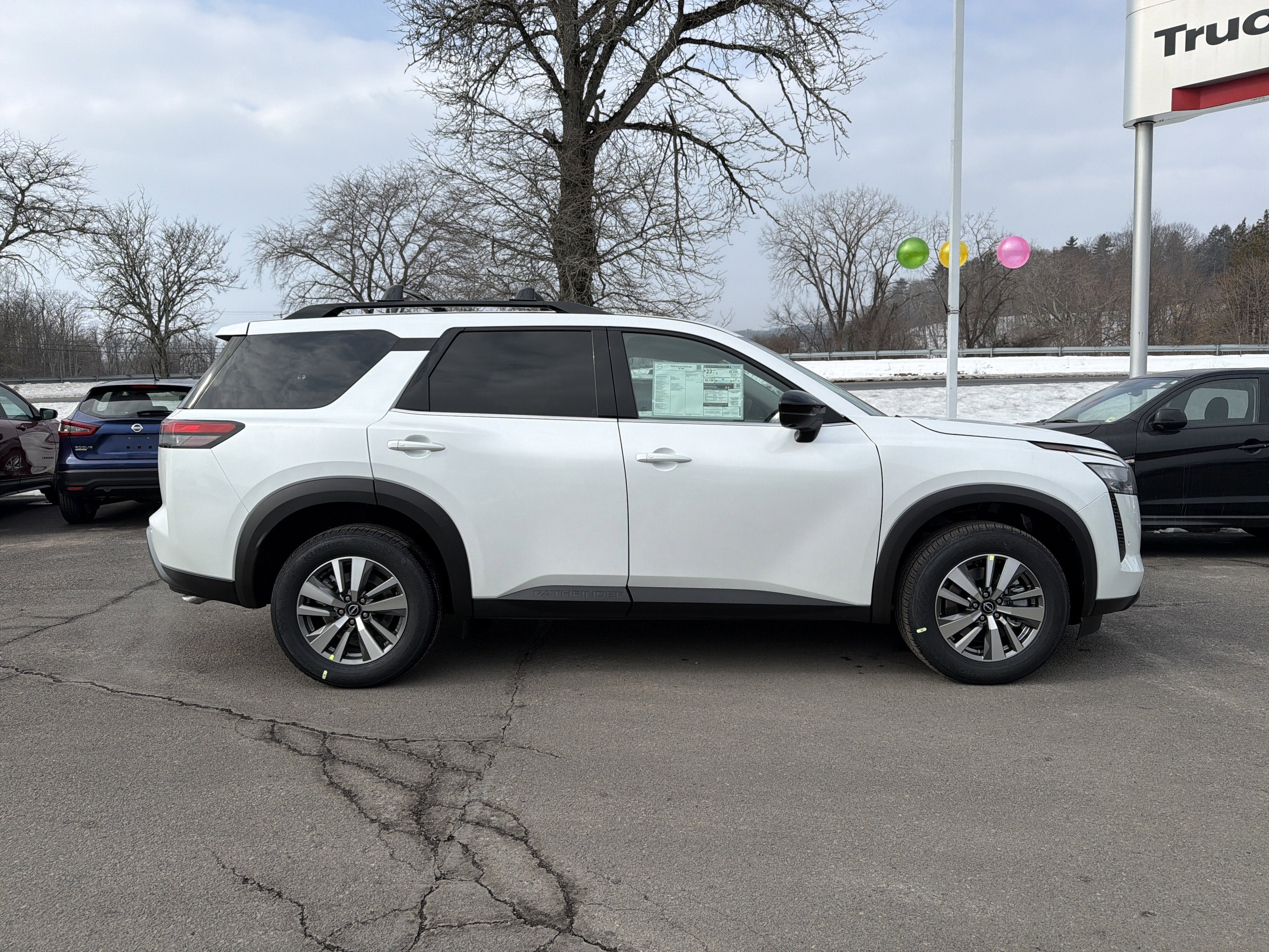 2026 Nissan Pathfinder SL