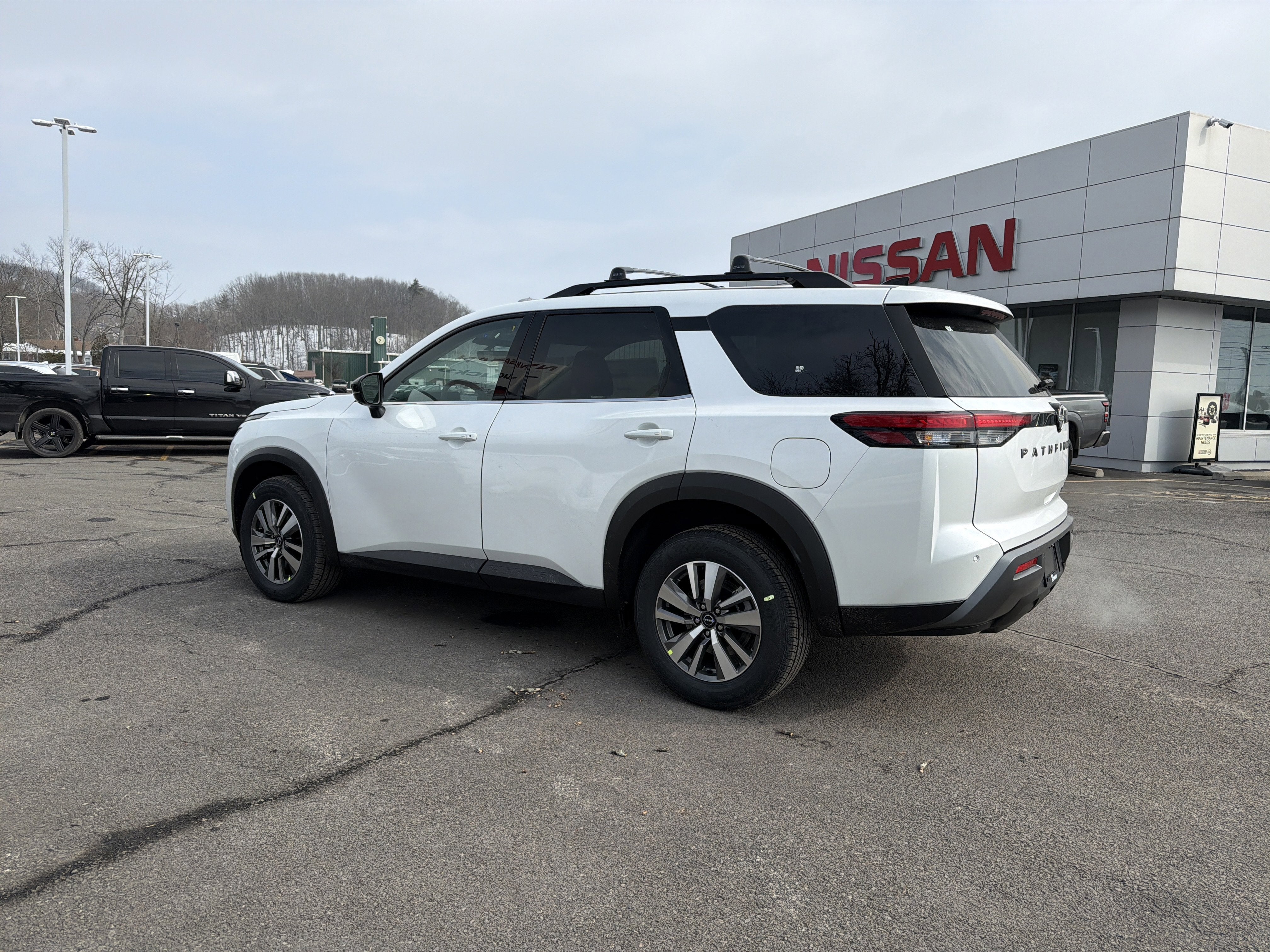 2026 Nissan Pathfinder SL