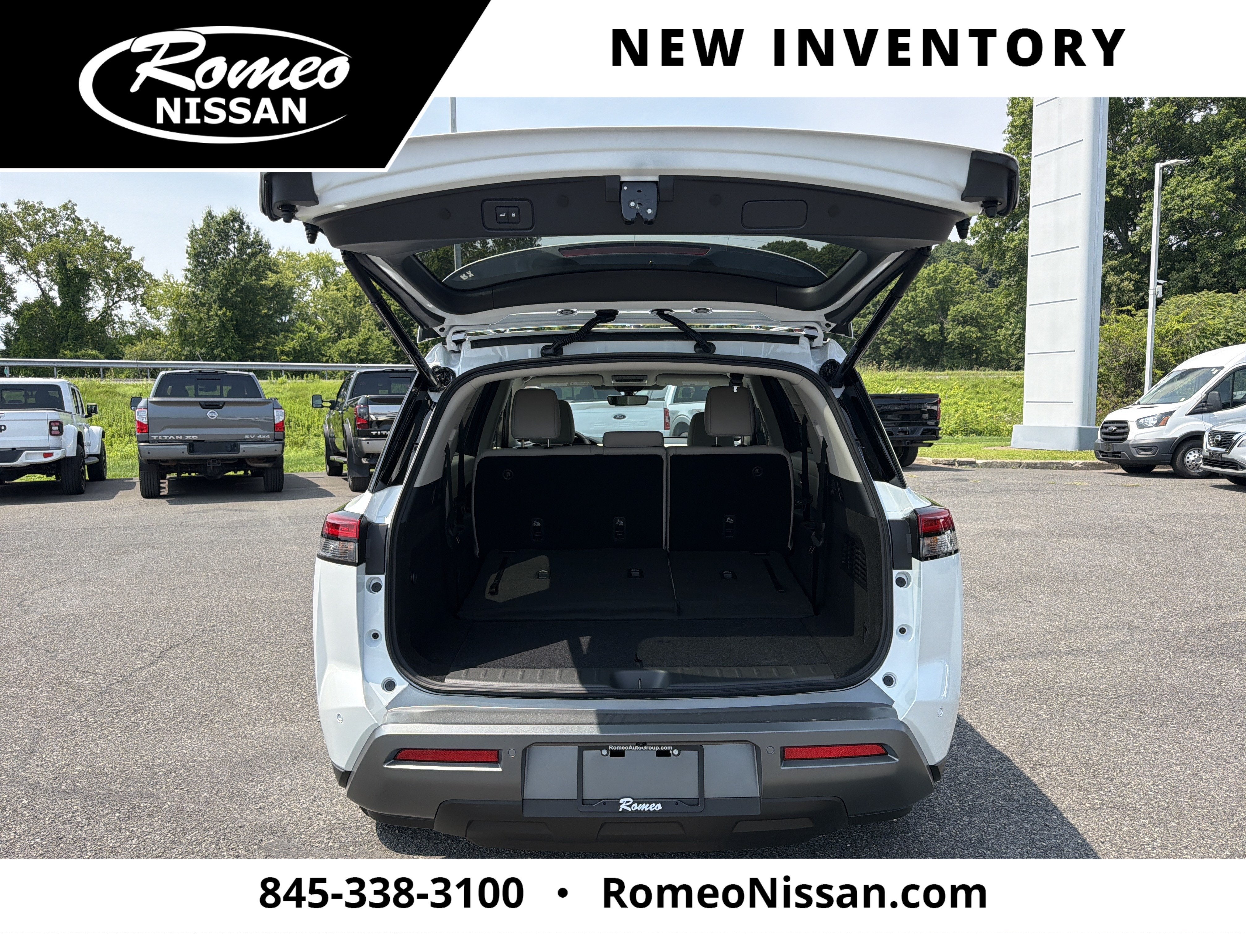 2026 Nissan Pathfinder SL