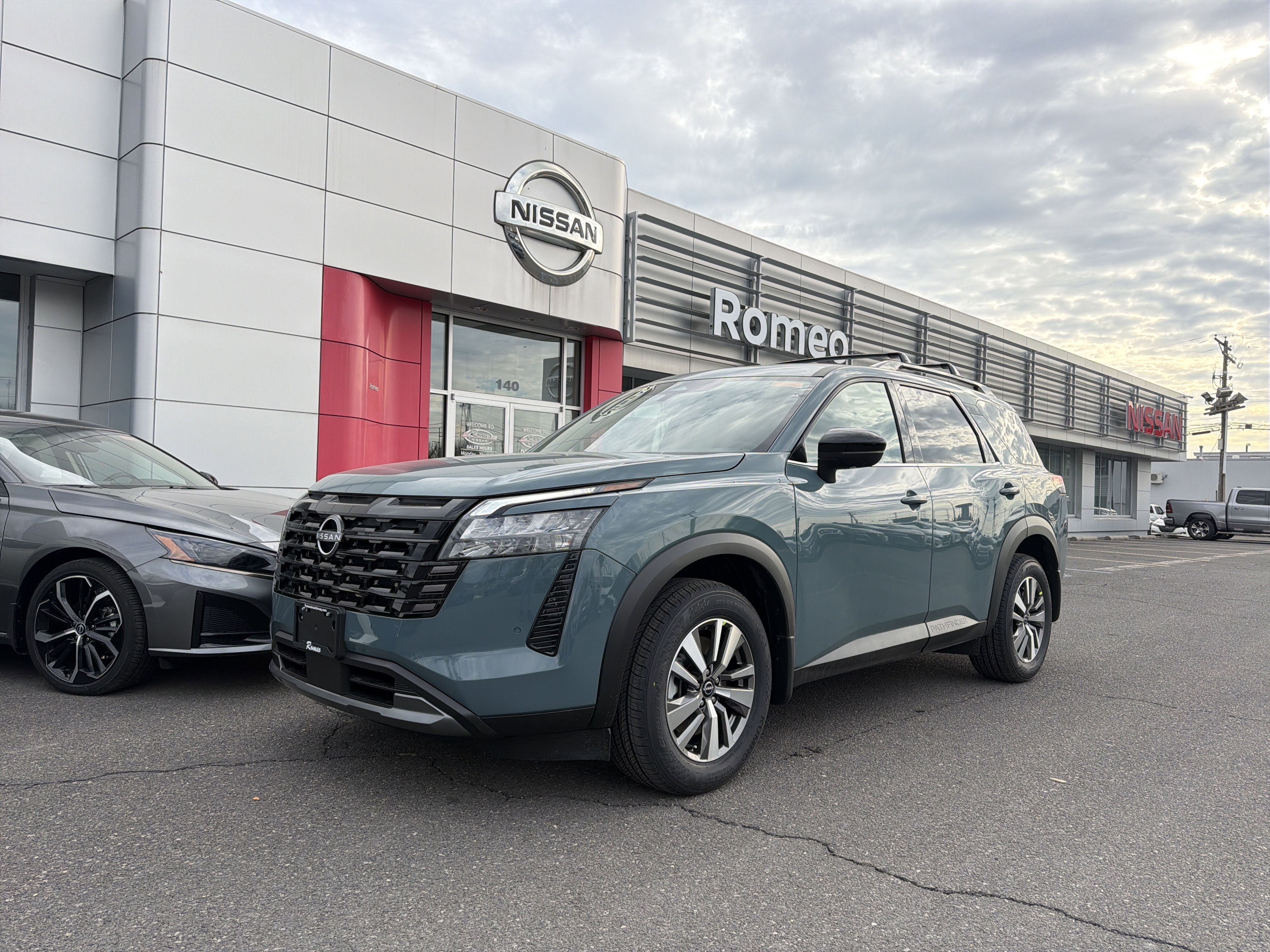 2026 Nissan Pathfinder SL